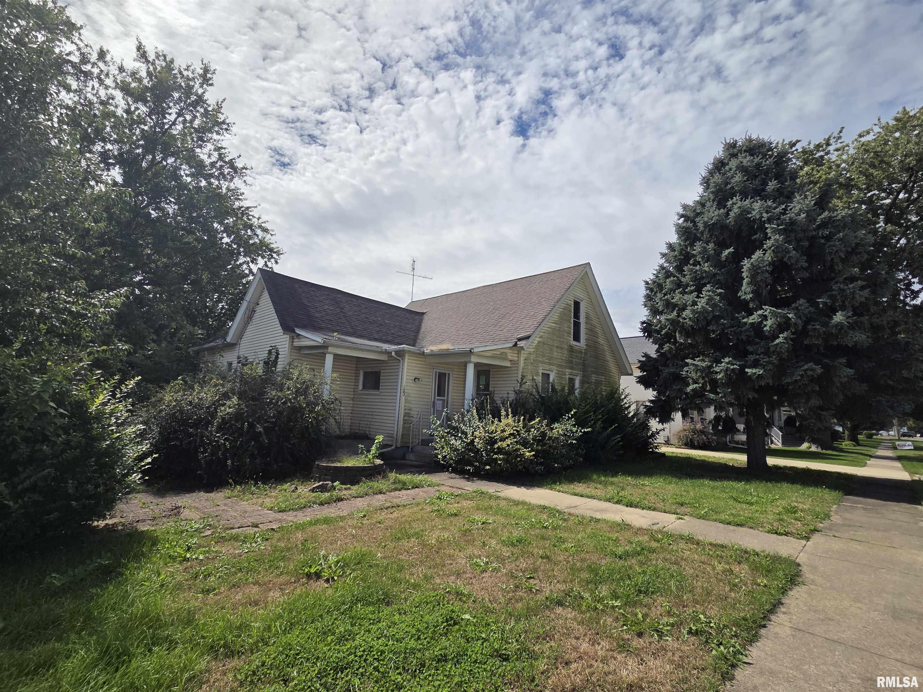 103 1st Street Property Photo 1