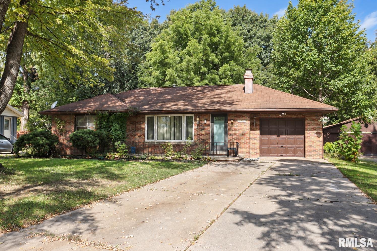 725 W North Lane Property Photo 1