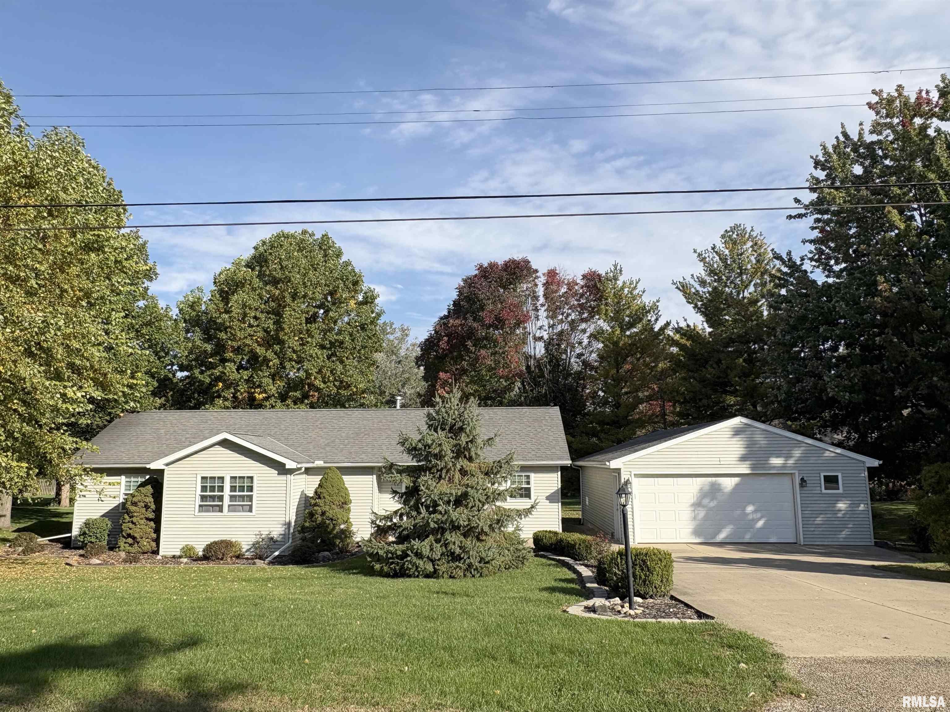1611 W Blackberry Lane Property Photo 1