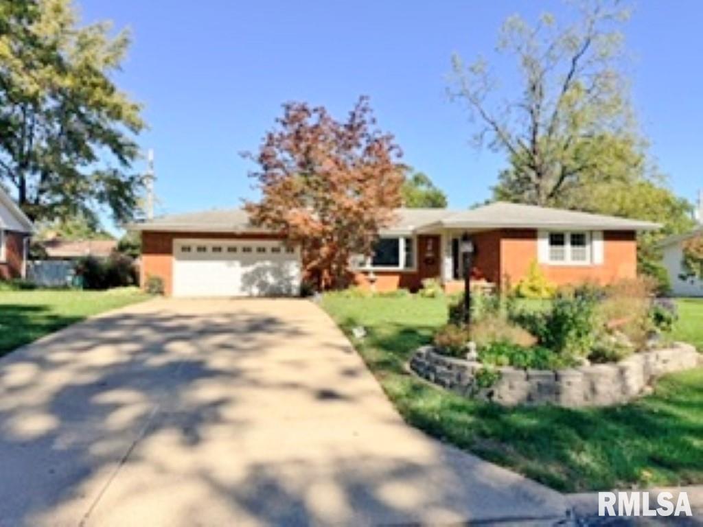 1629 W Lake Avenue Property Photo 1