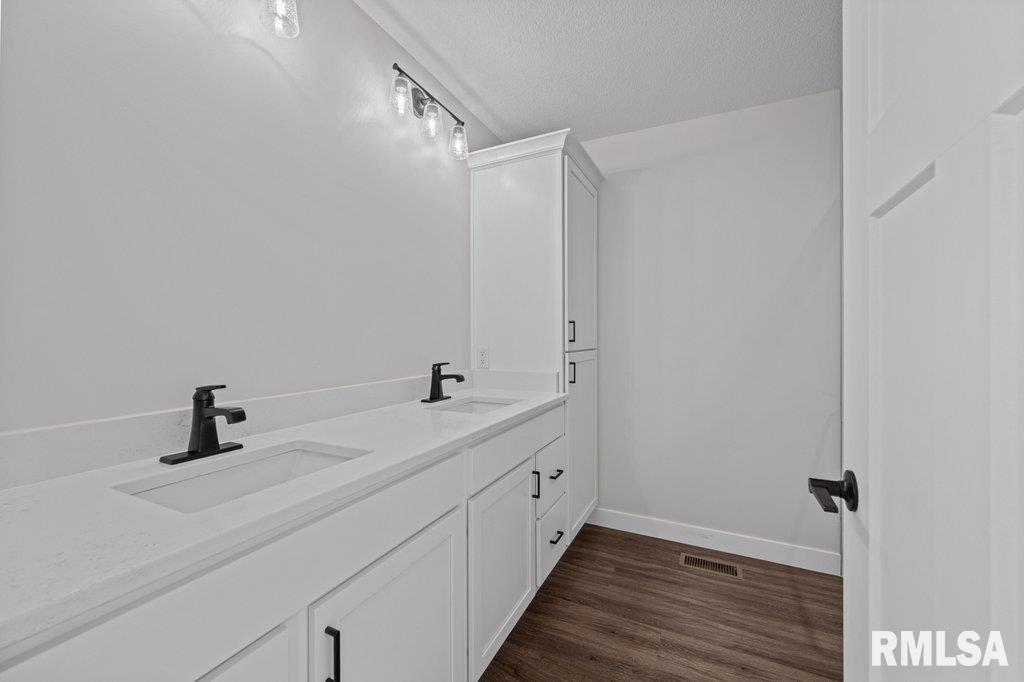 4628 W 11th Street Property Photo 18