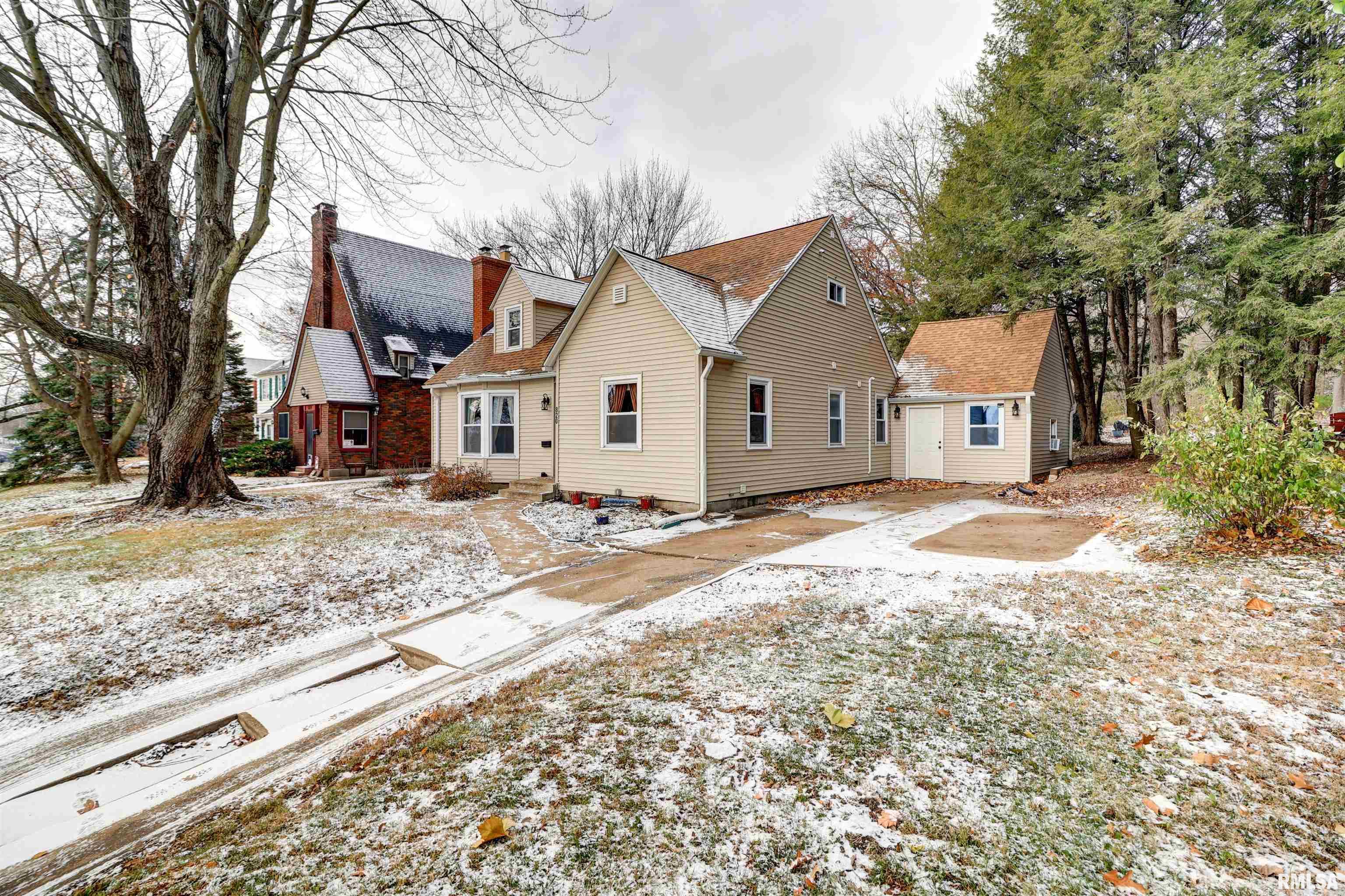 820 N 4TH Street