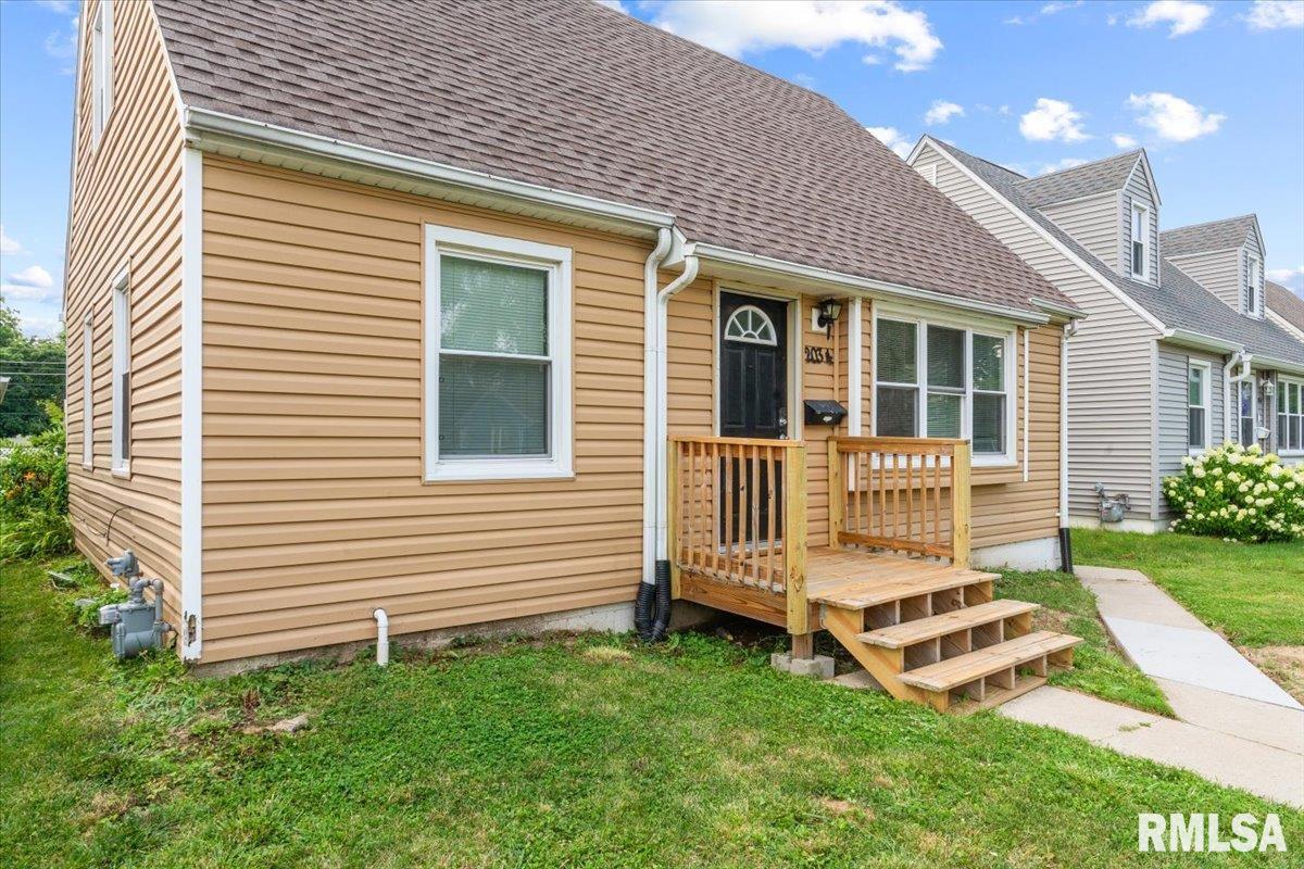 2034 33rd Street Property Photo