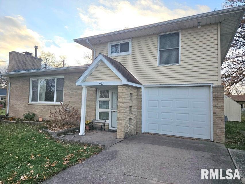 915 Locust Street Property Photo