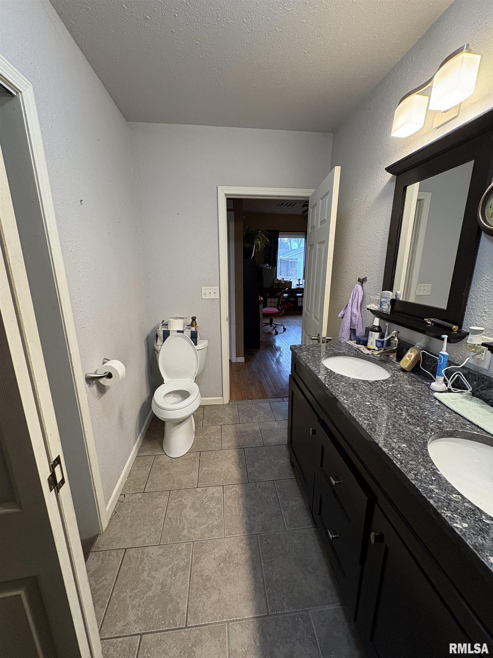 401 S East Street Property Photo 8