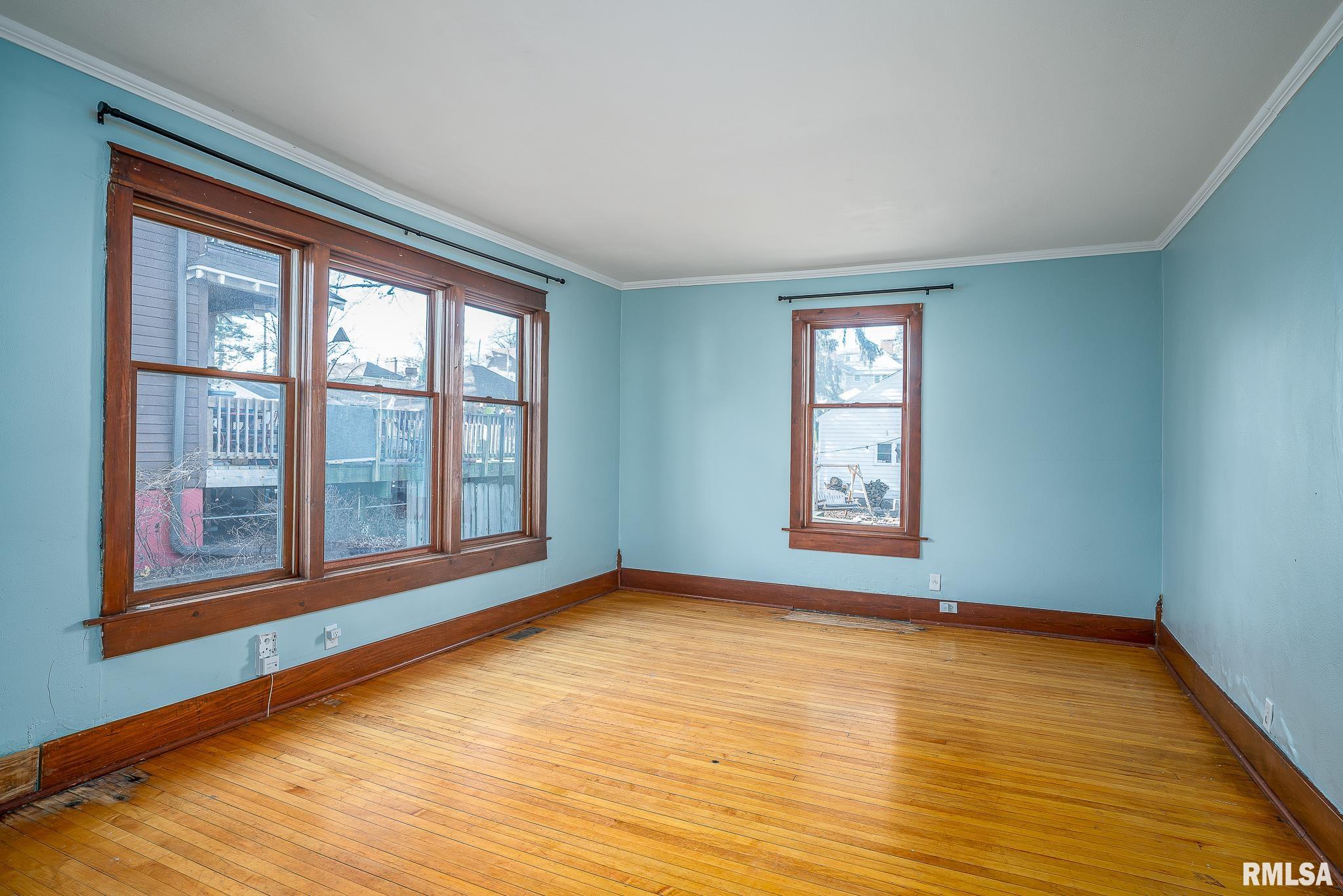 2014 Tremont Avenue Property Photo 4