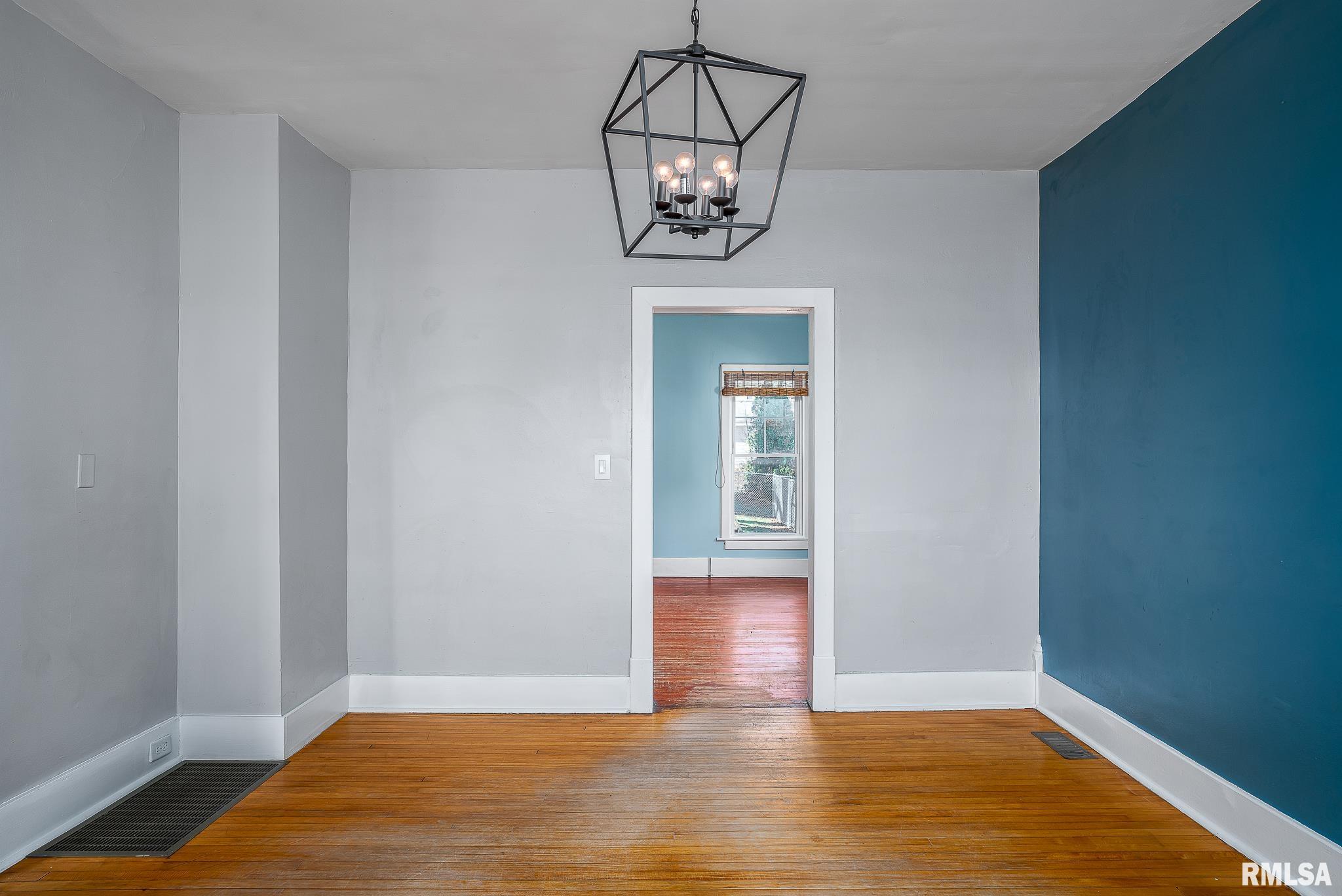 2014 Tremont Avenue Property Photo 5