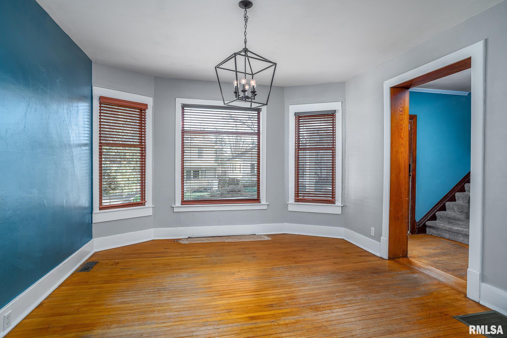 2014 Tremont Avenue Property Photo 9