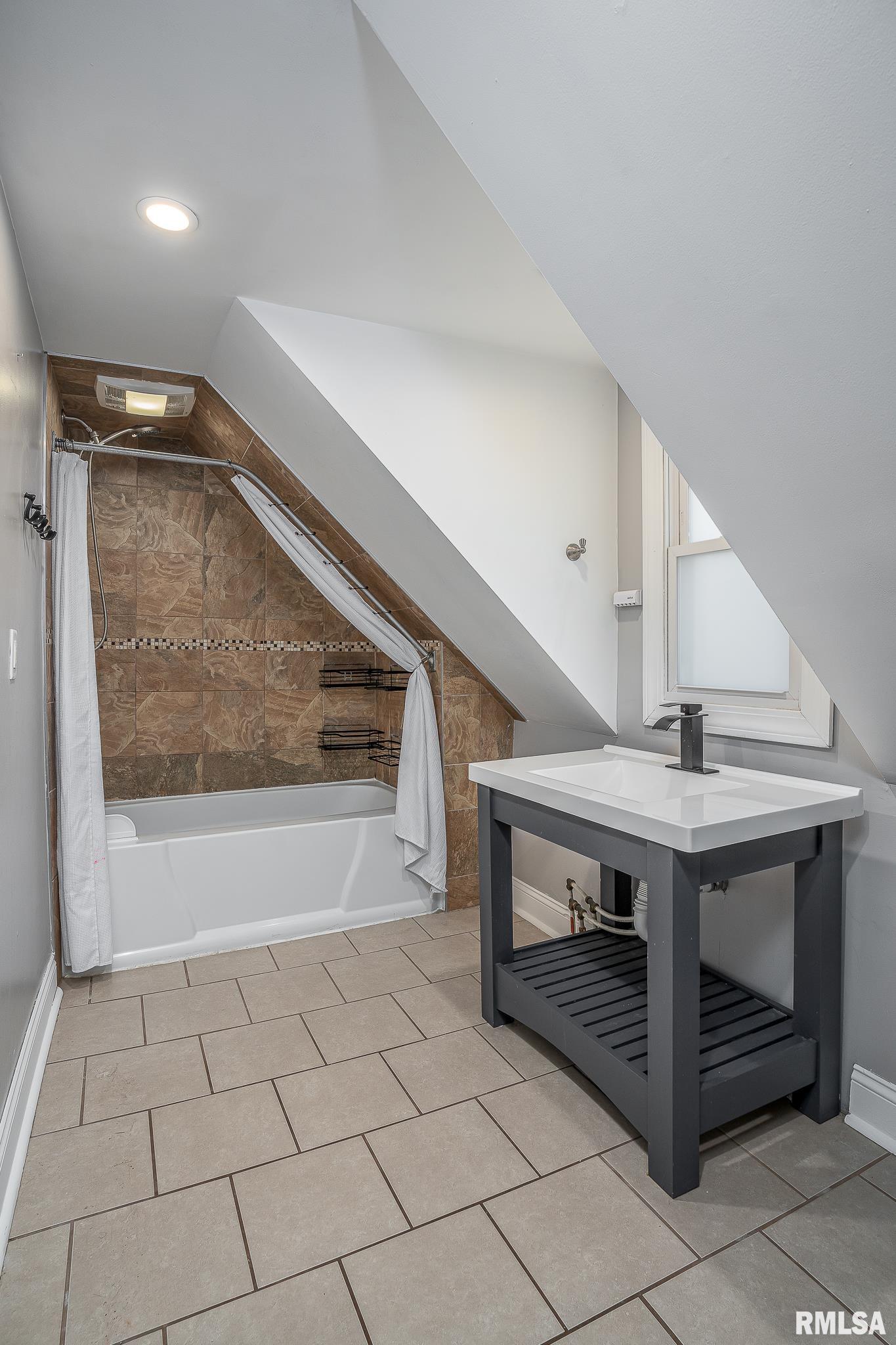 2014 Tremont Avenue Property Photo 16