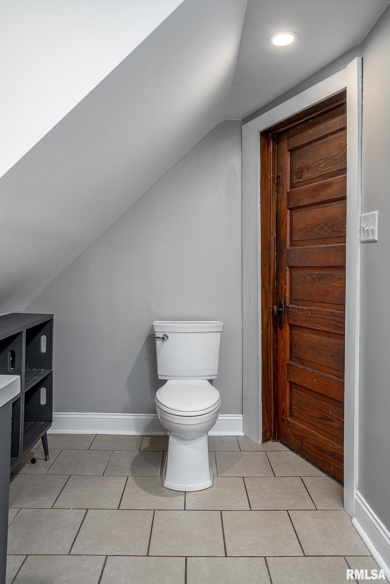 2014 Tremont Avenue Property Photo 17