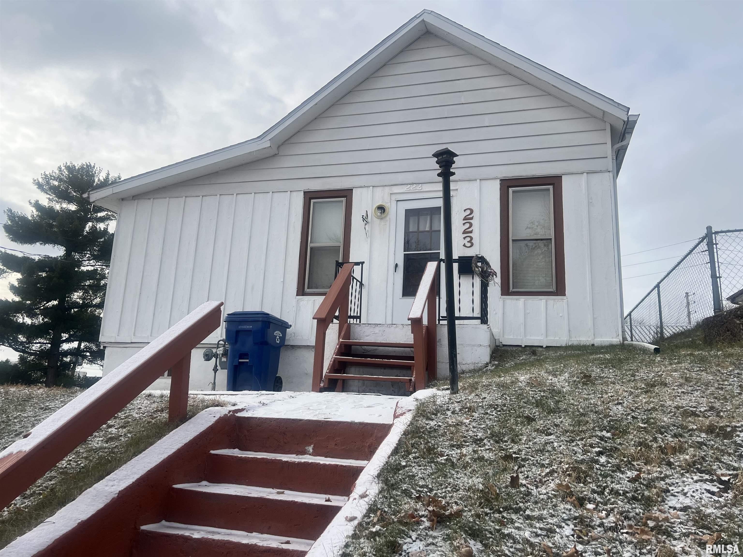 223 16th Place Property Photo