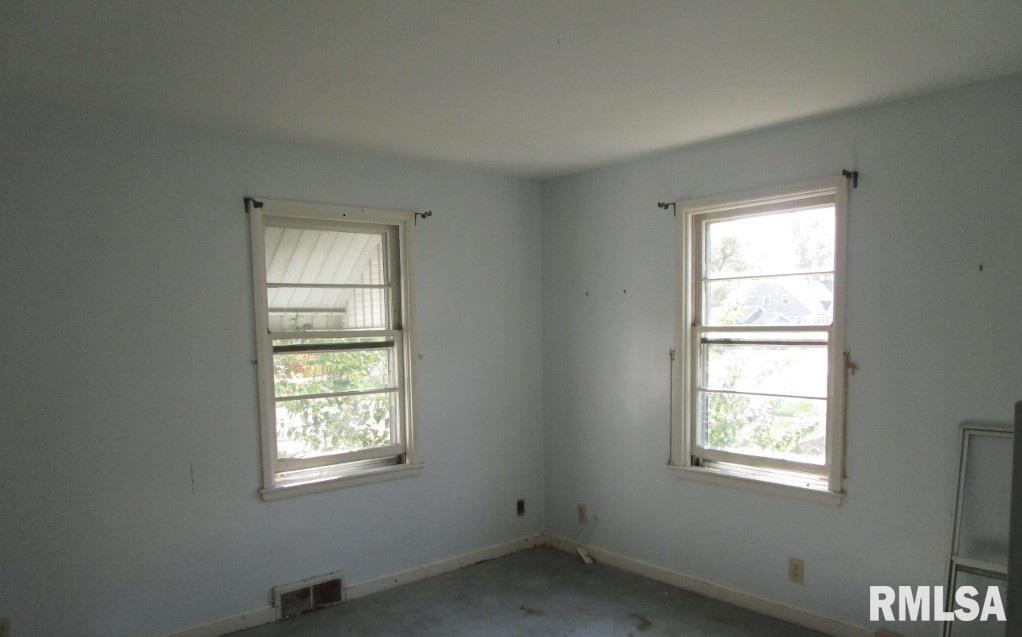 2328 Dunham Street Property Photo 5