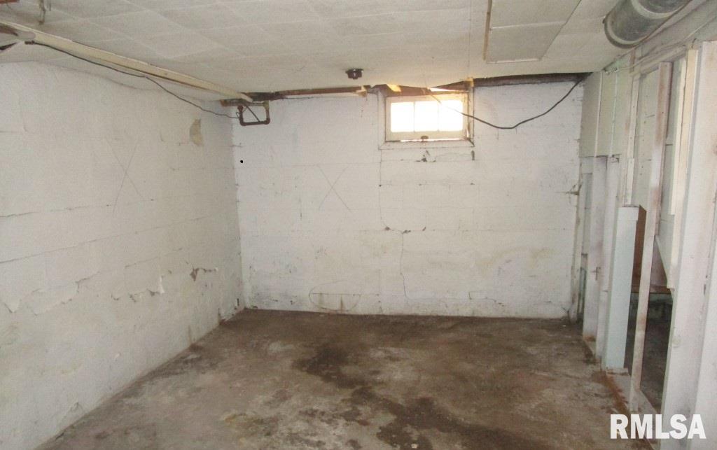 2328 Dunham Street Property Photo 10