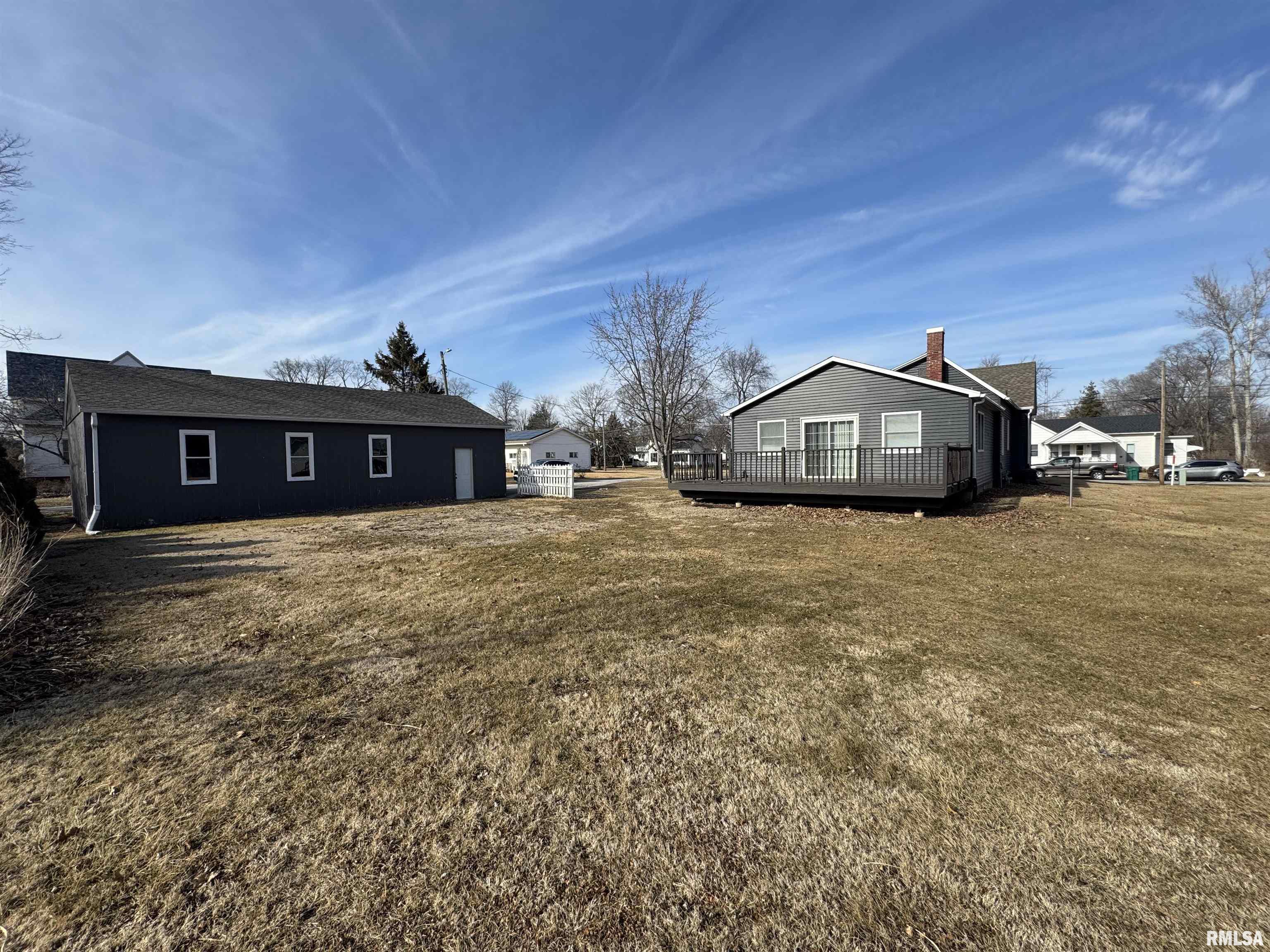 130 E Maple Street Property Photo 4