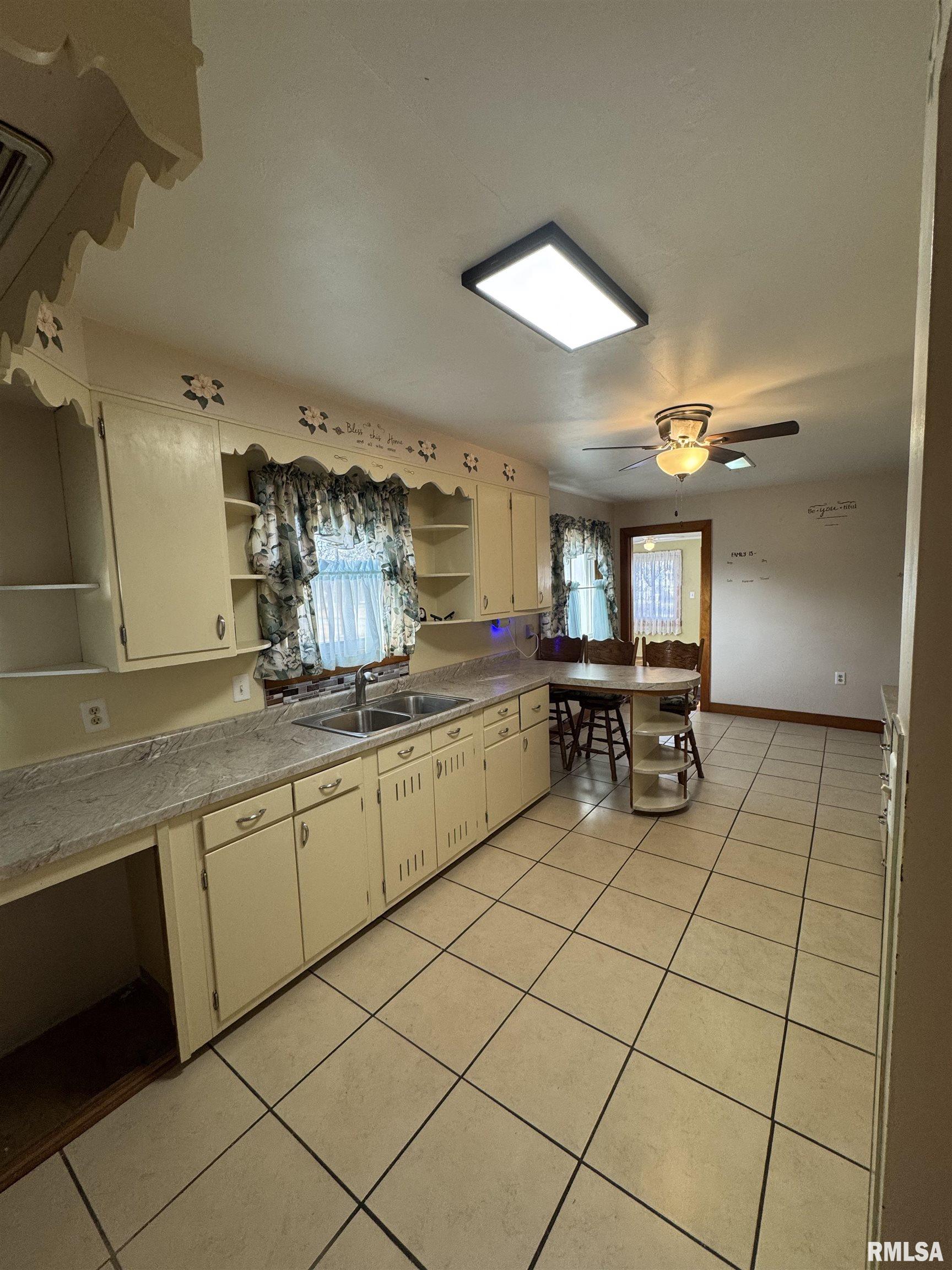 130 E Maple Street Property Photo 7