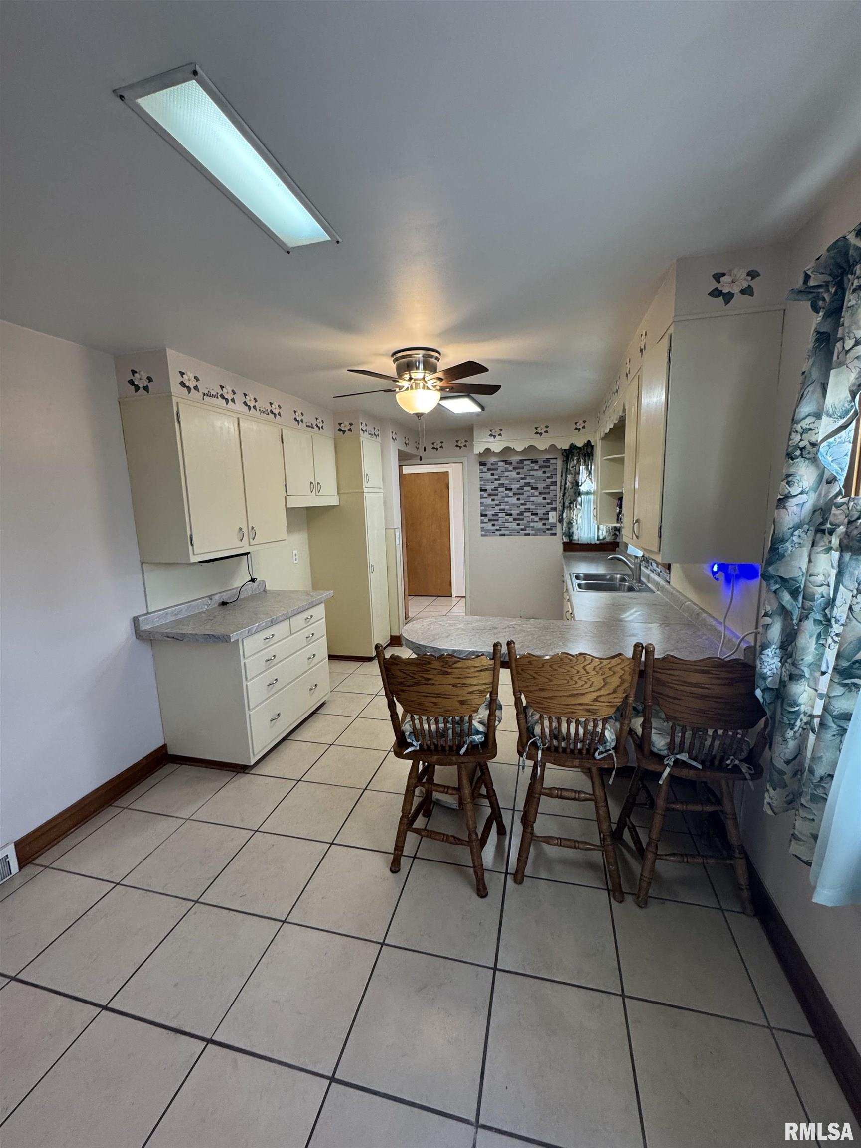 130 E Maple Street Property Photo 8