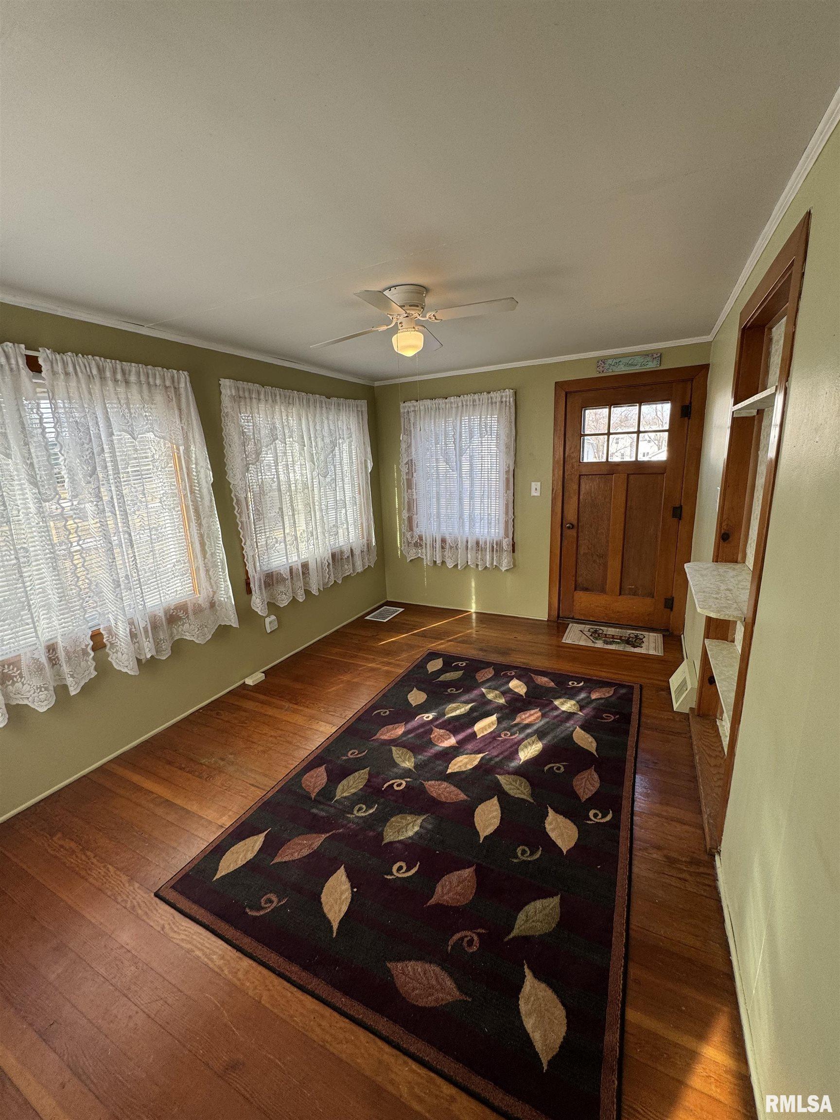 130 E Maple Street Property Photo 9