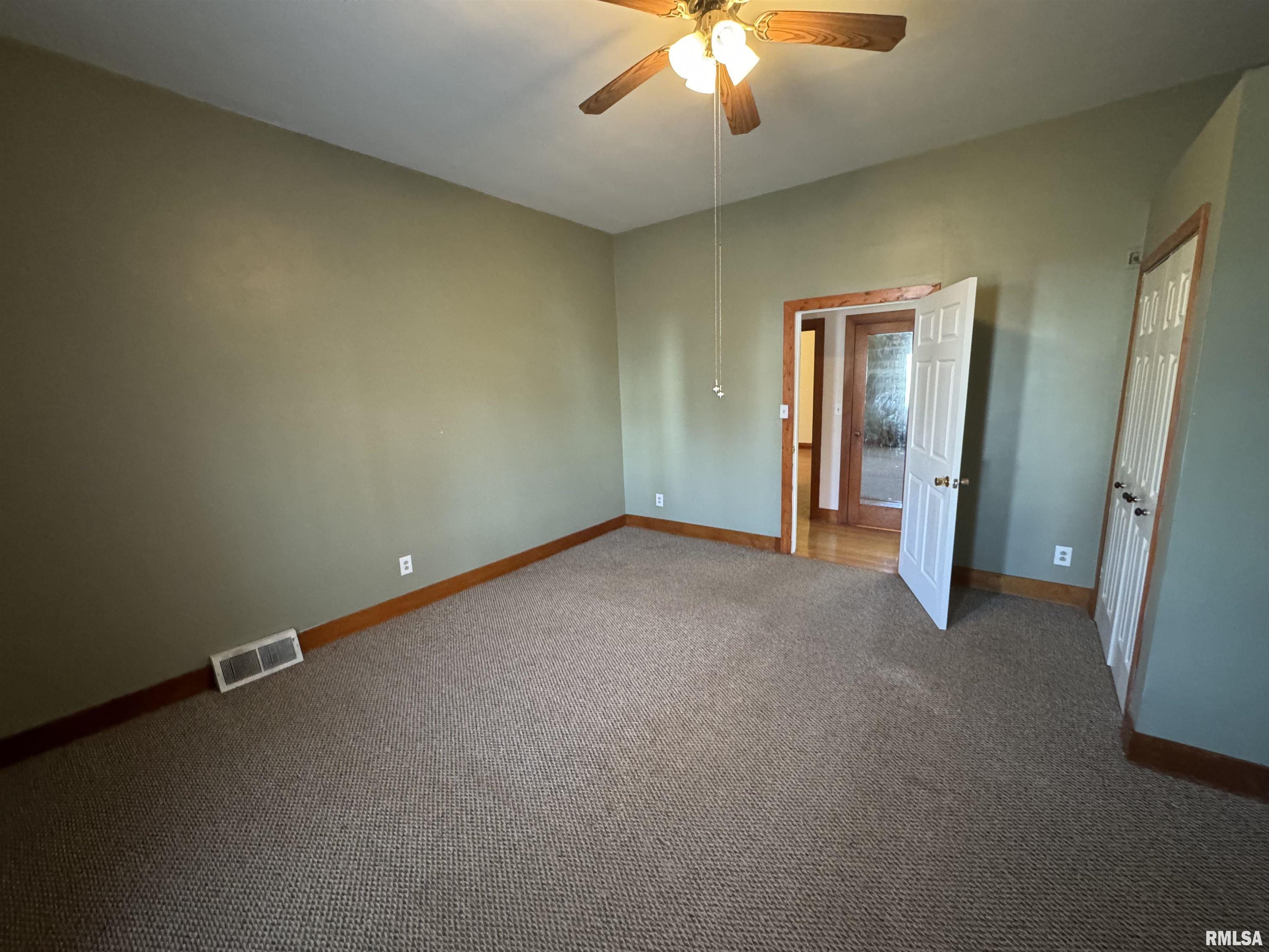 130 E Maple Street Property Photo 11