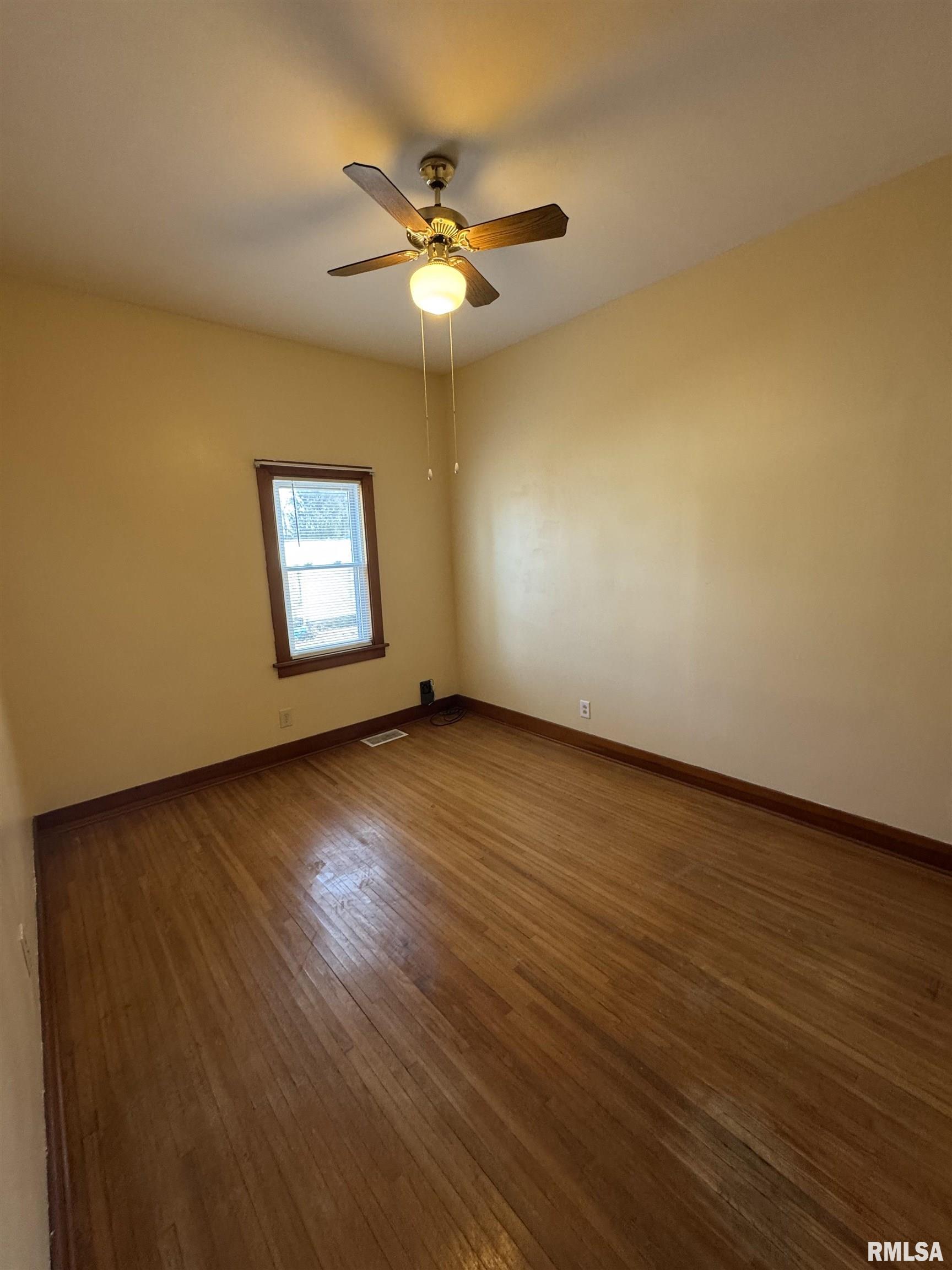 130 E Maple Street Property Photo 12