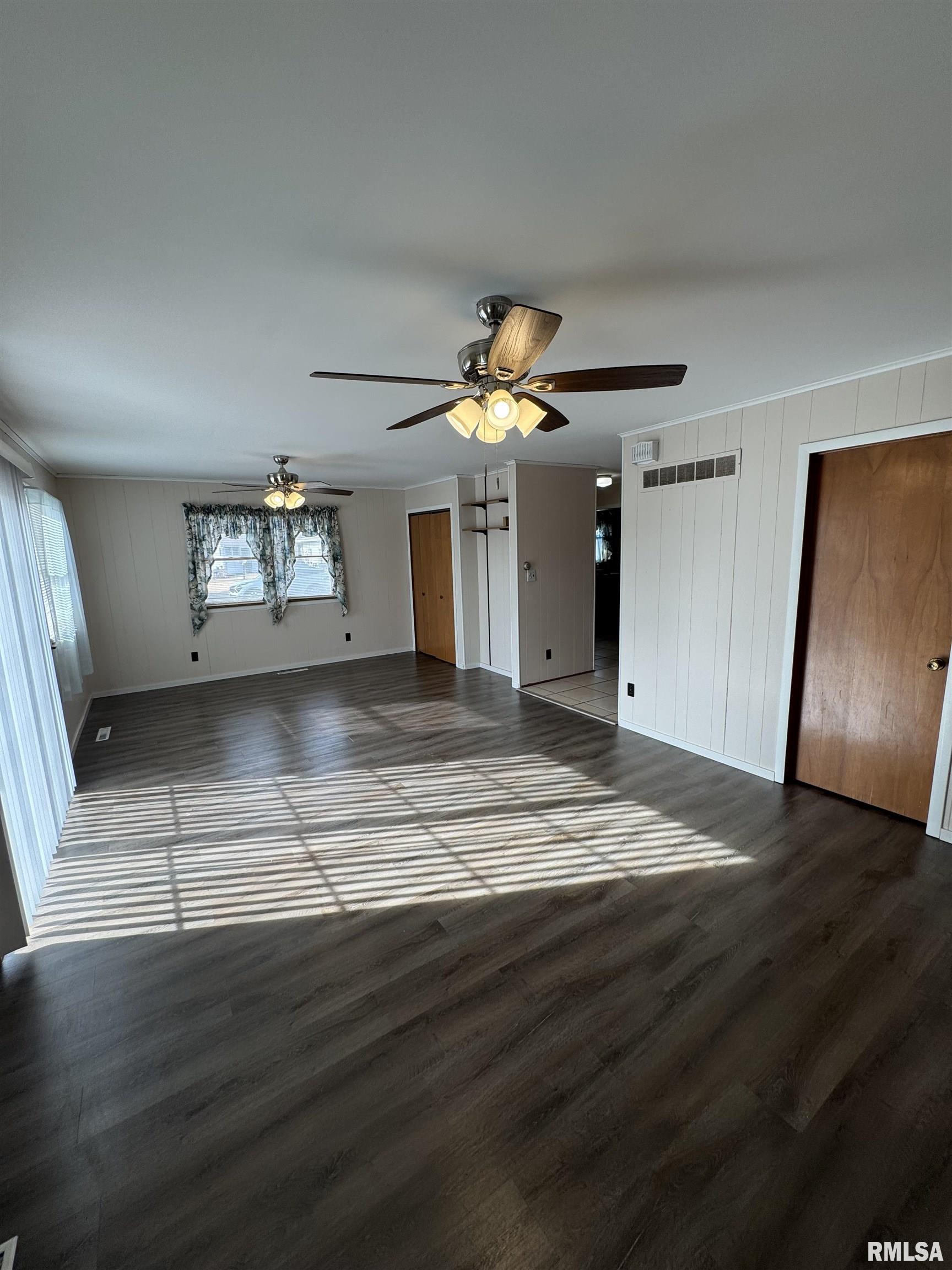 130 E Maple Street Property Photo 18
