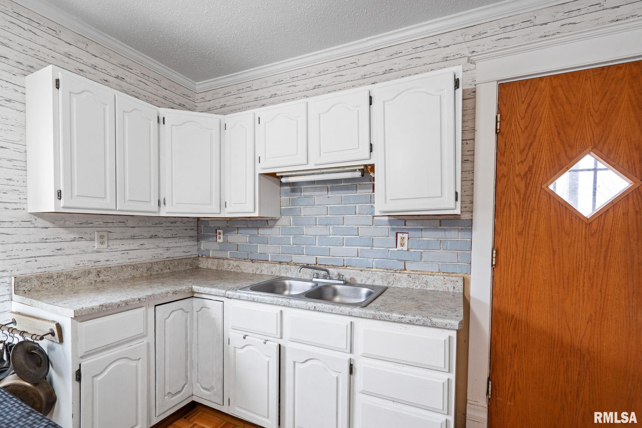705 Jones Street Property Photo 10