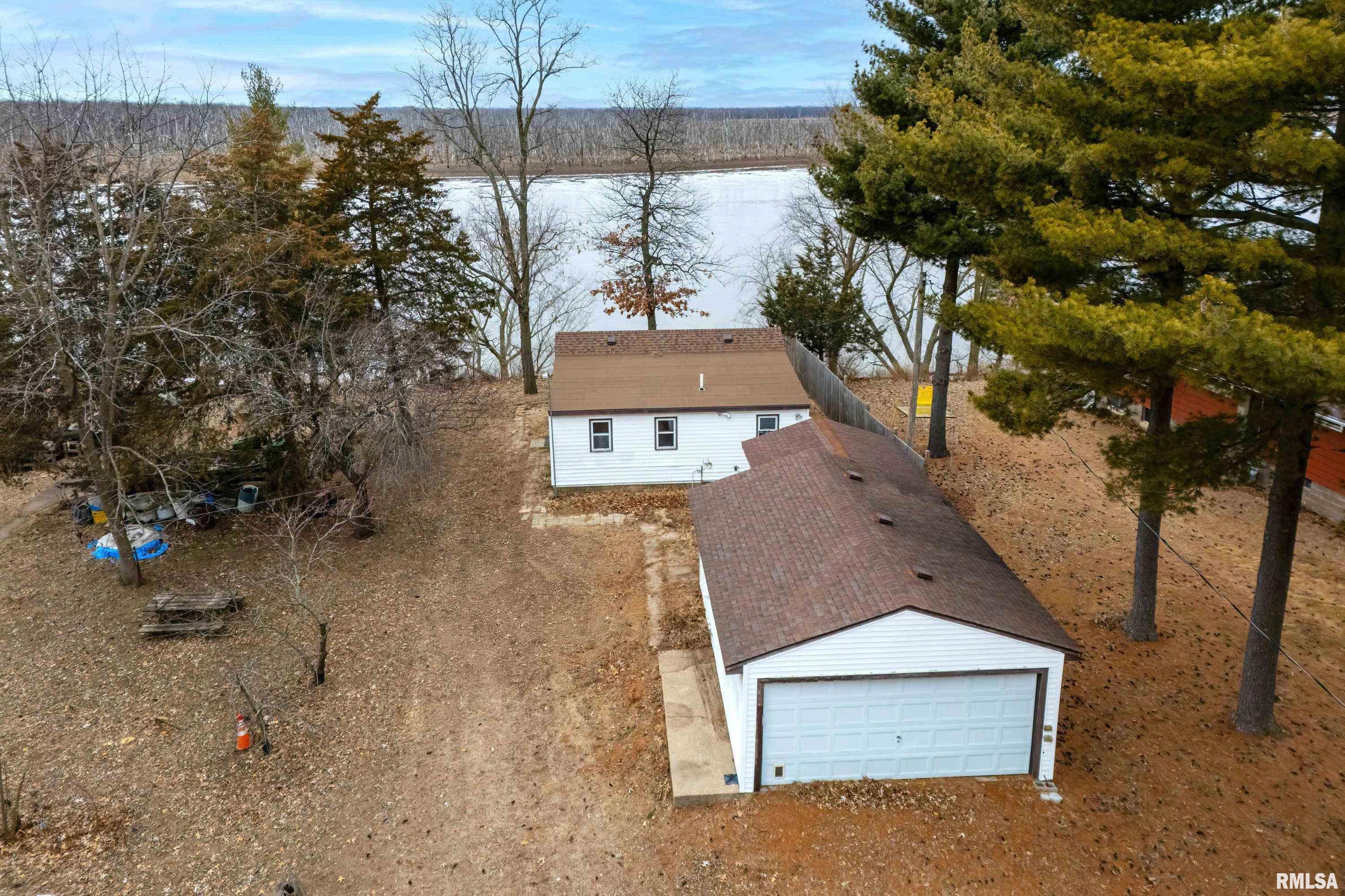 706 Oak Street Property Photo