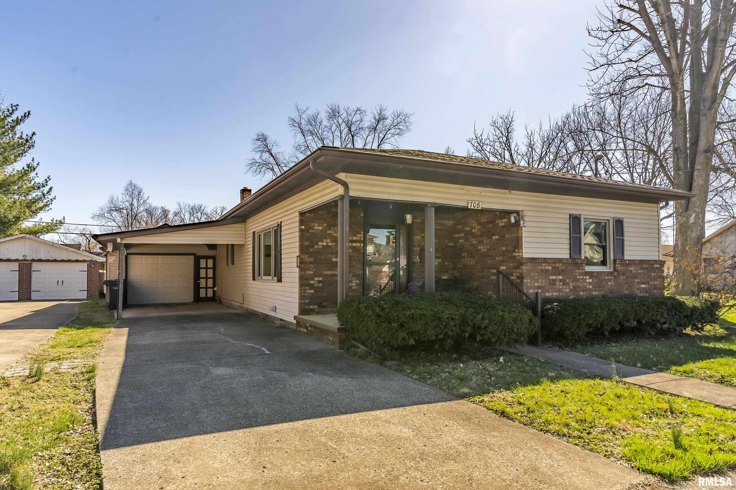 708 E Oak Street Property Photo