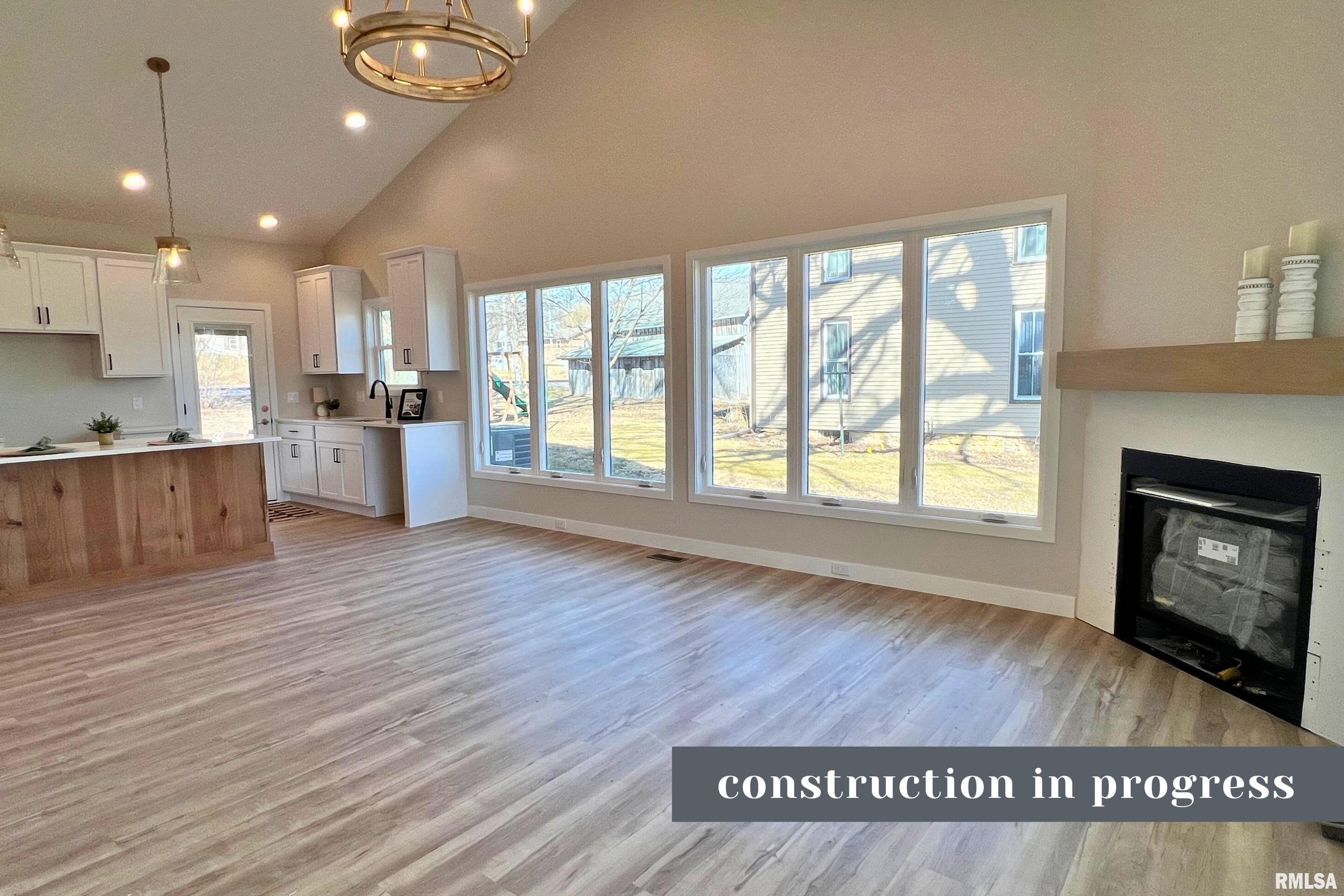 816 S River Drive Property Photo 2