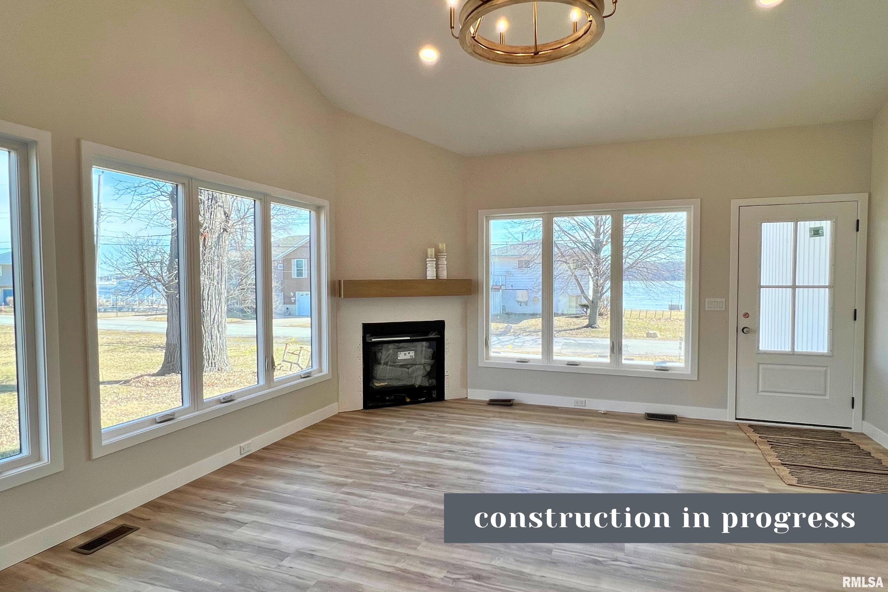 816 S River Drive Property Photo 3