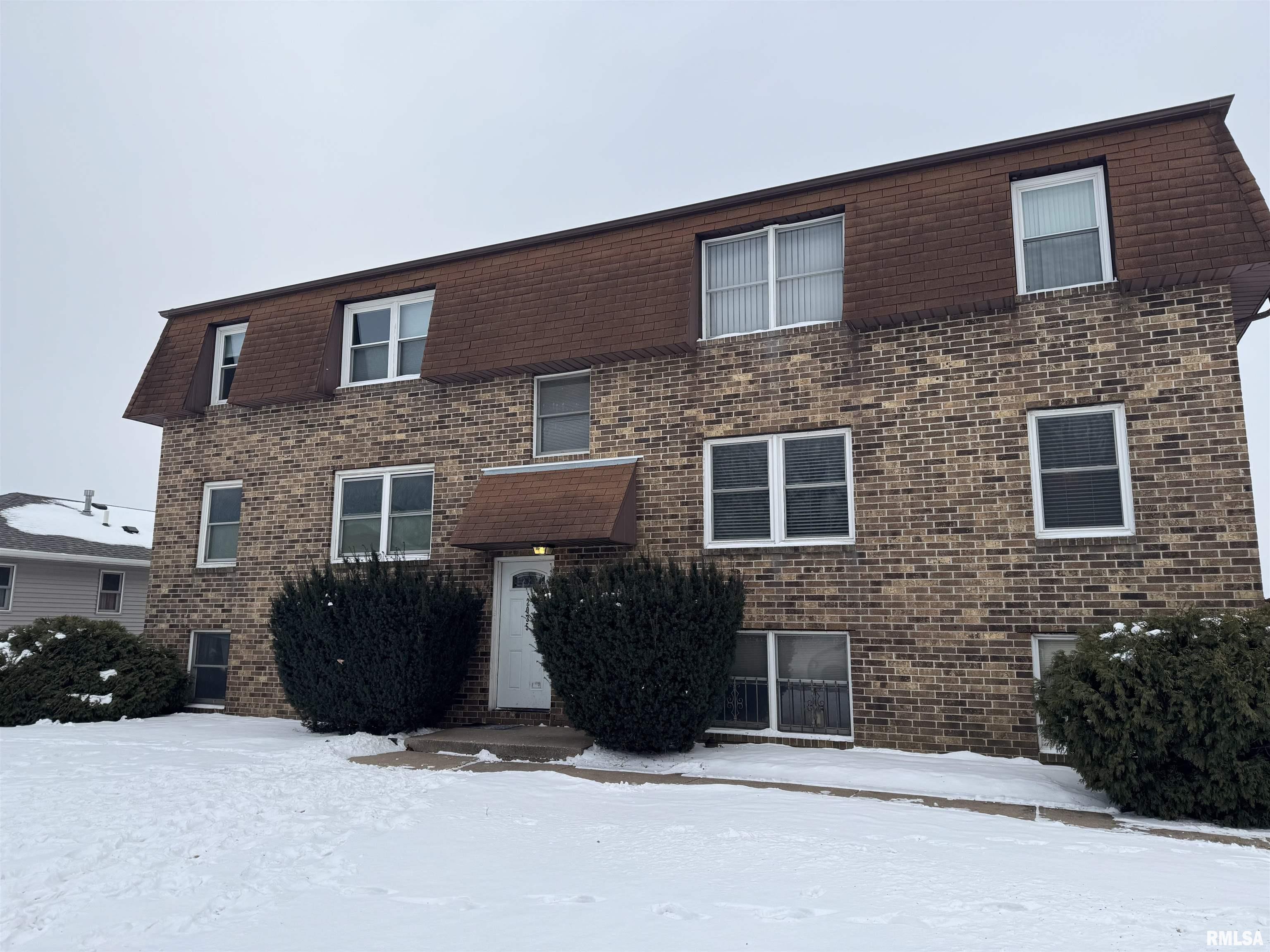 2035 E 38th Place Property Photo