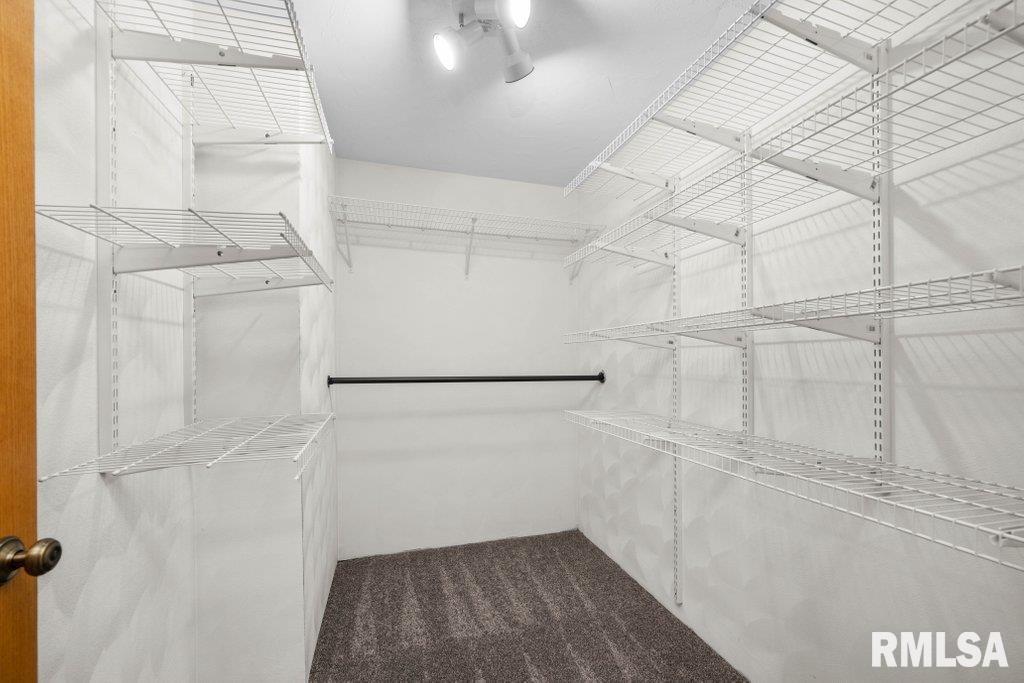 2262 260th Avenue Property Photo 9