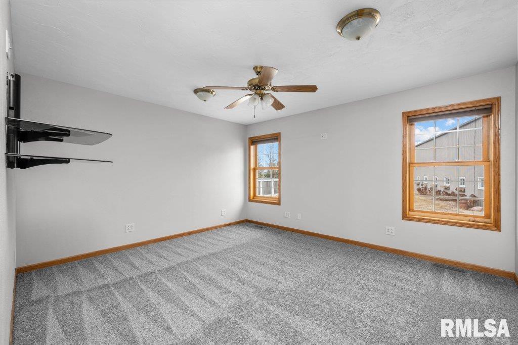 2262 260th Avenue Property Photo 10