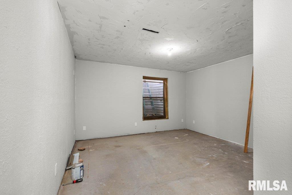 2262 260th Avenue Property Photo 36