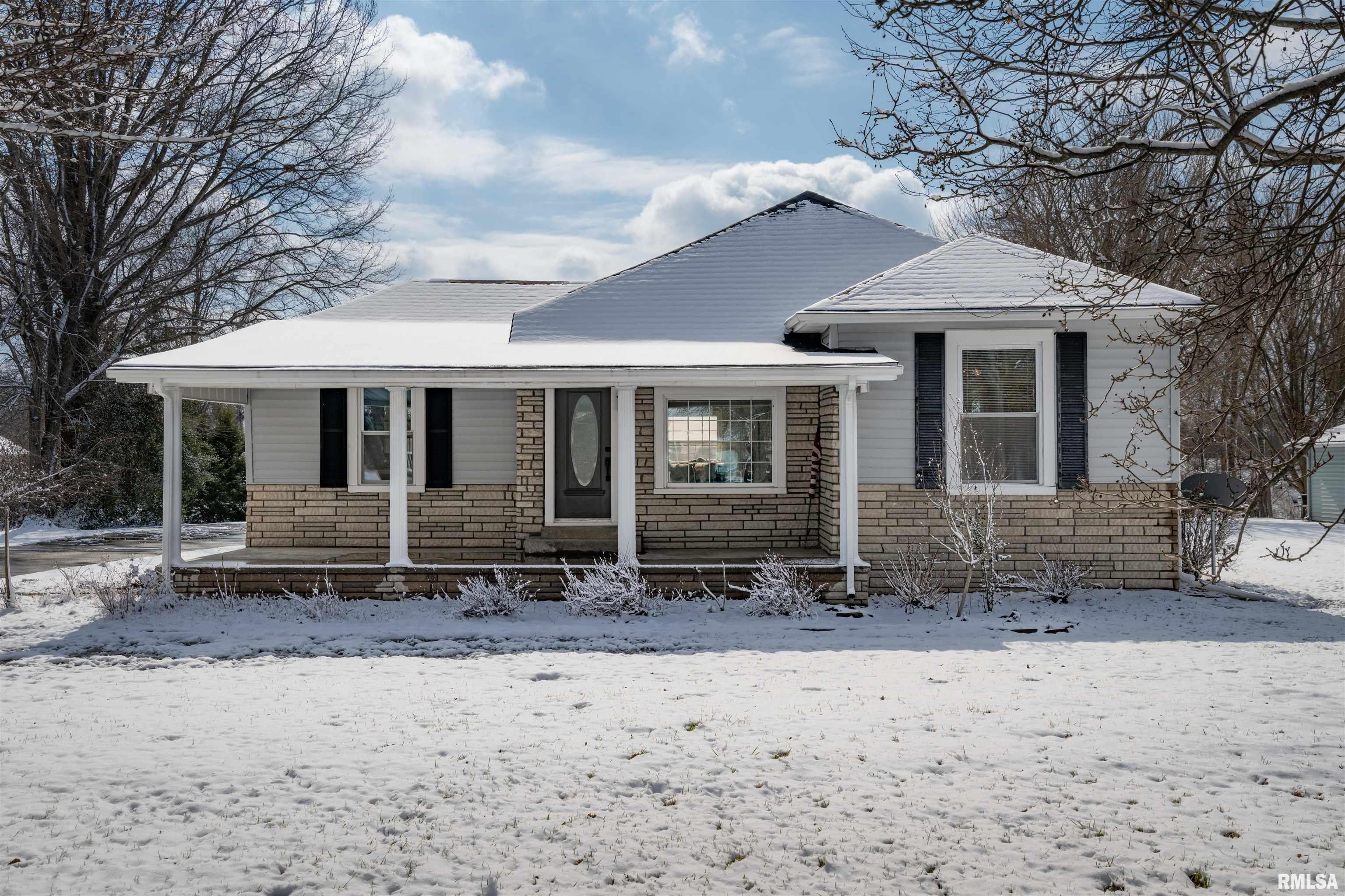 811 W Grand Avenue Property Photo