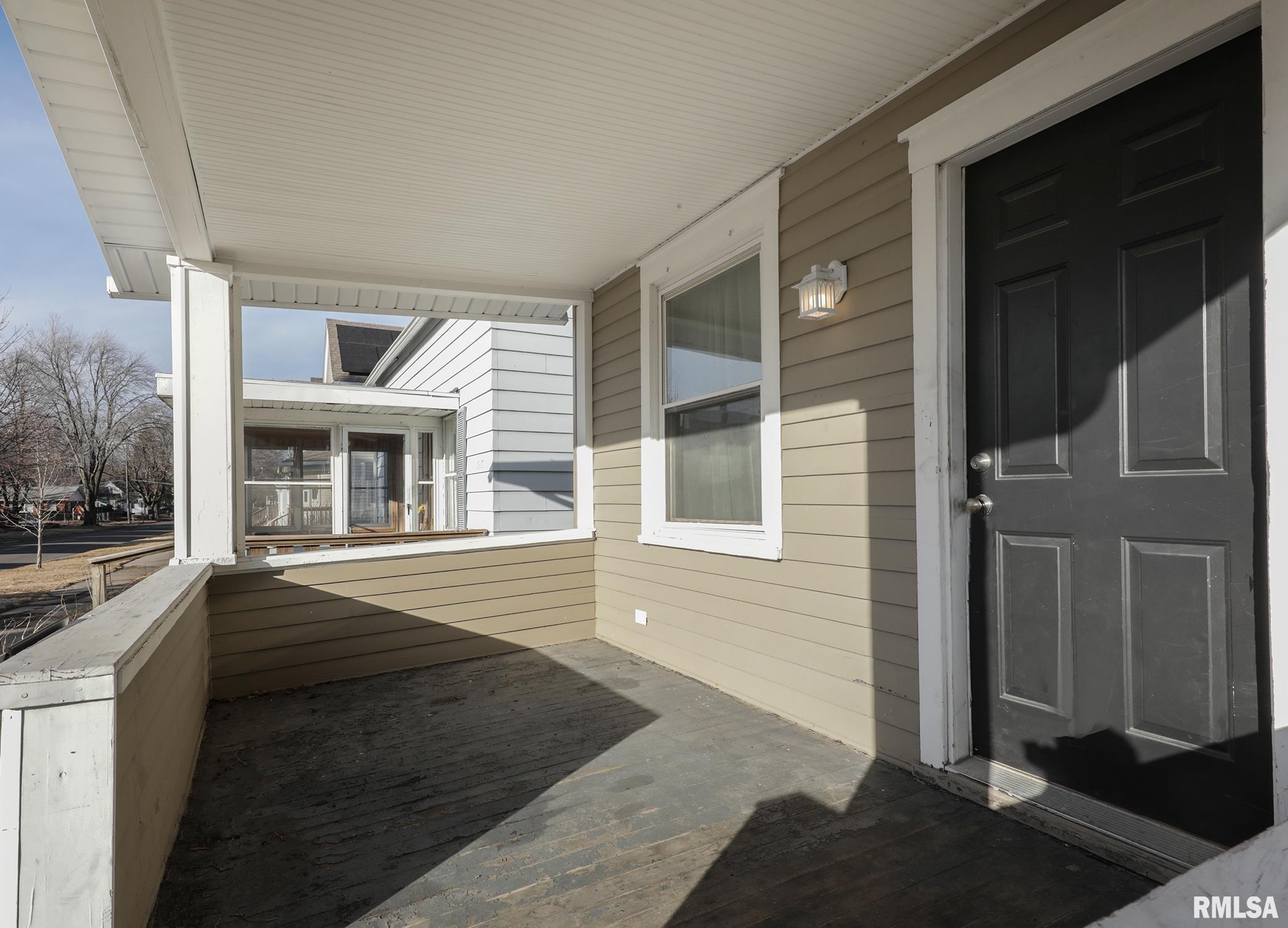 1529 42nd Street Property Photo 2