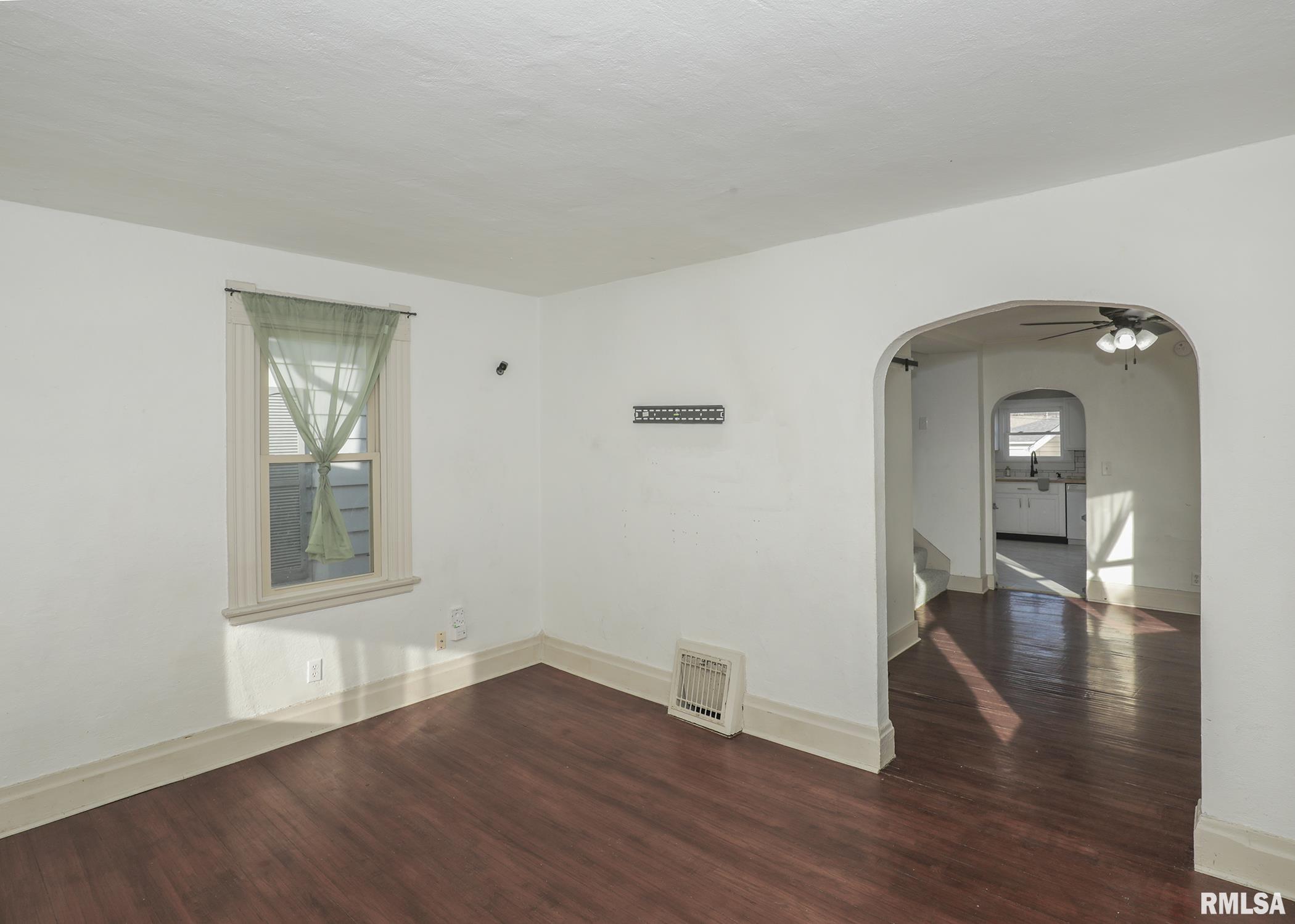 1529 42nd Street Property Photo 6