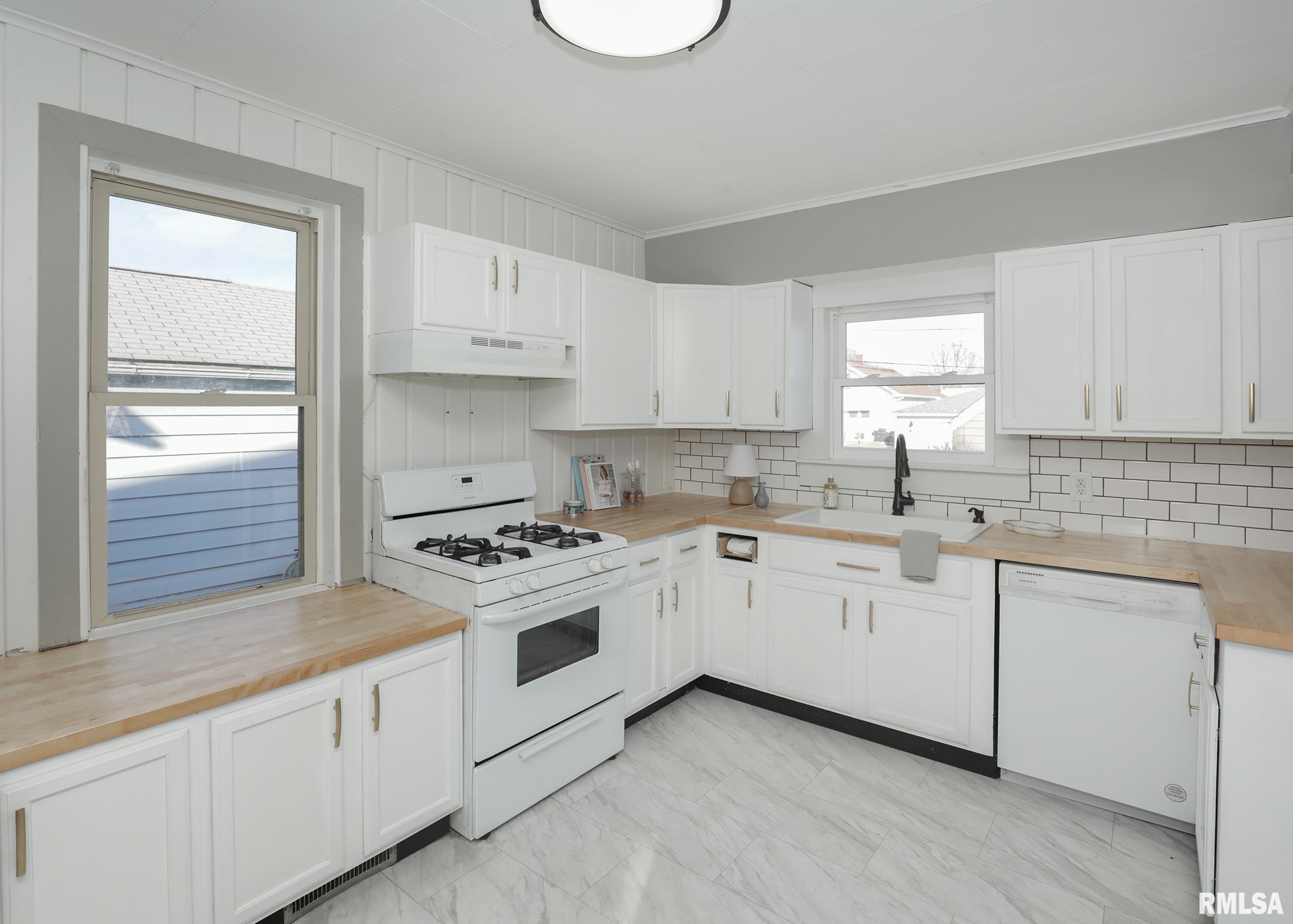 1529 42nd Street Property Photo 11