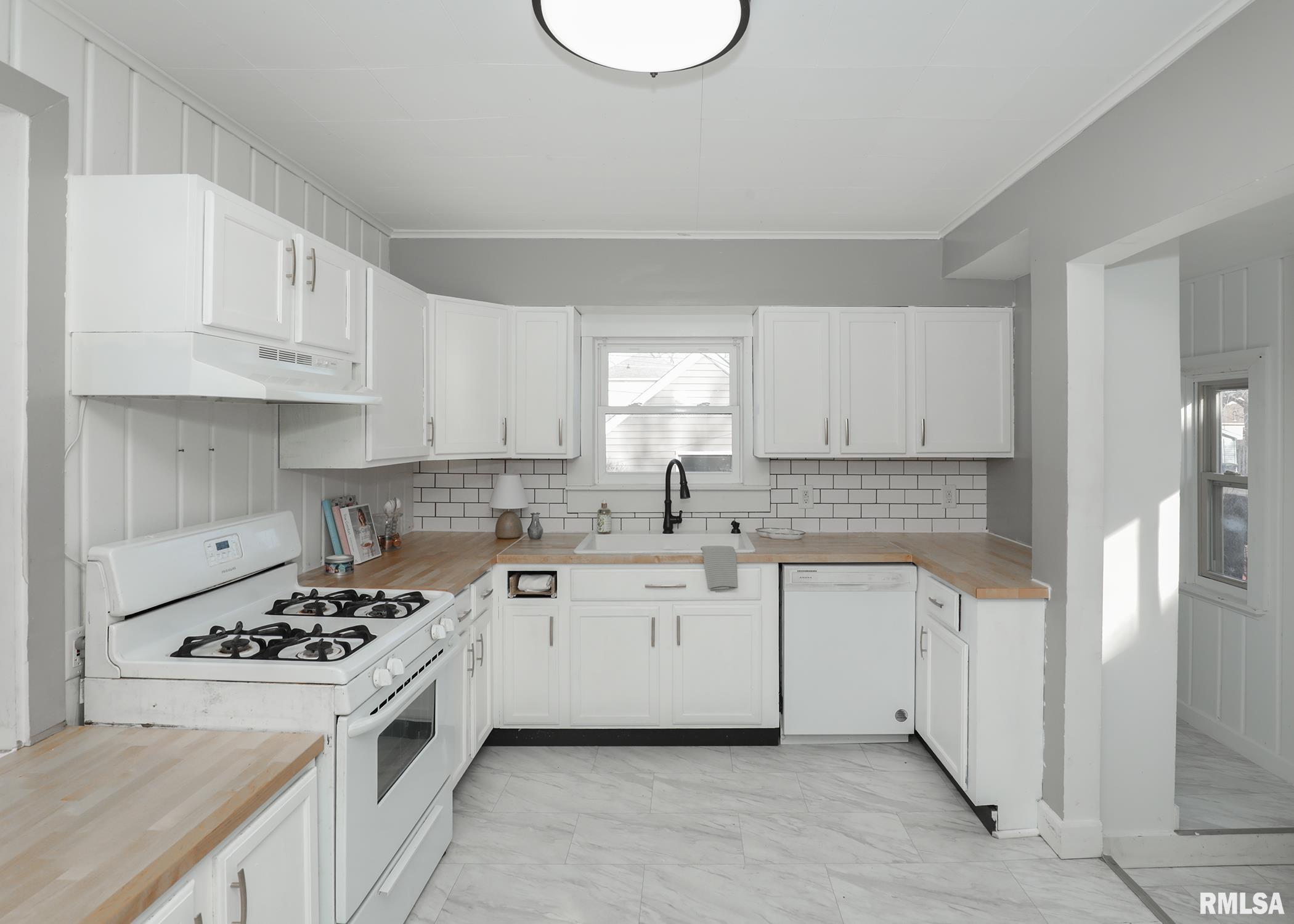 1529 42nd Street Property Photo 12