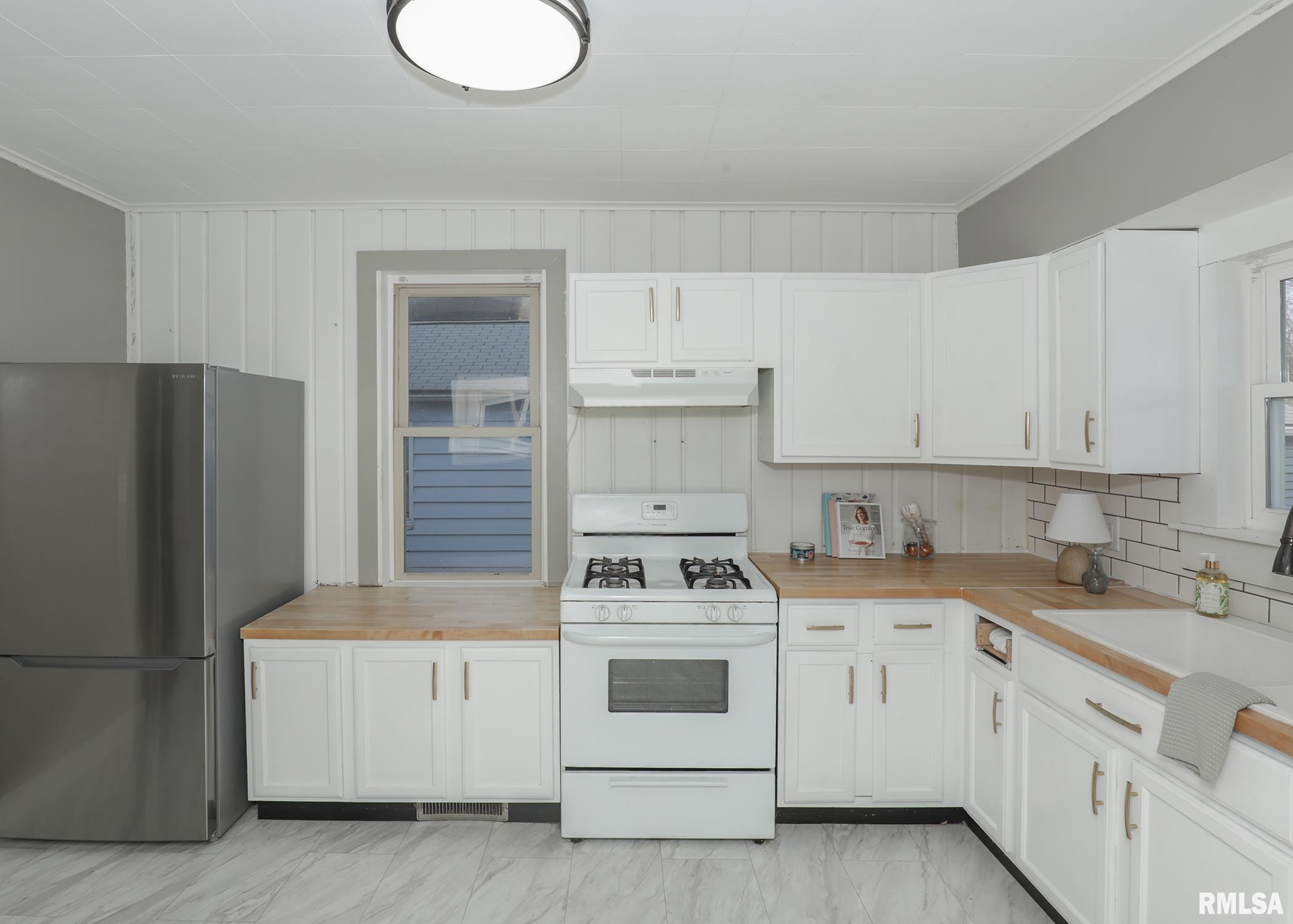 1529 42nd Street Property Photo 13
