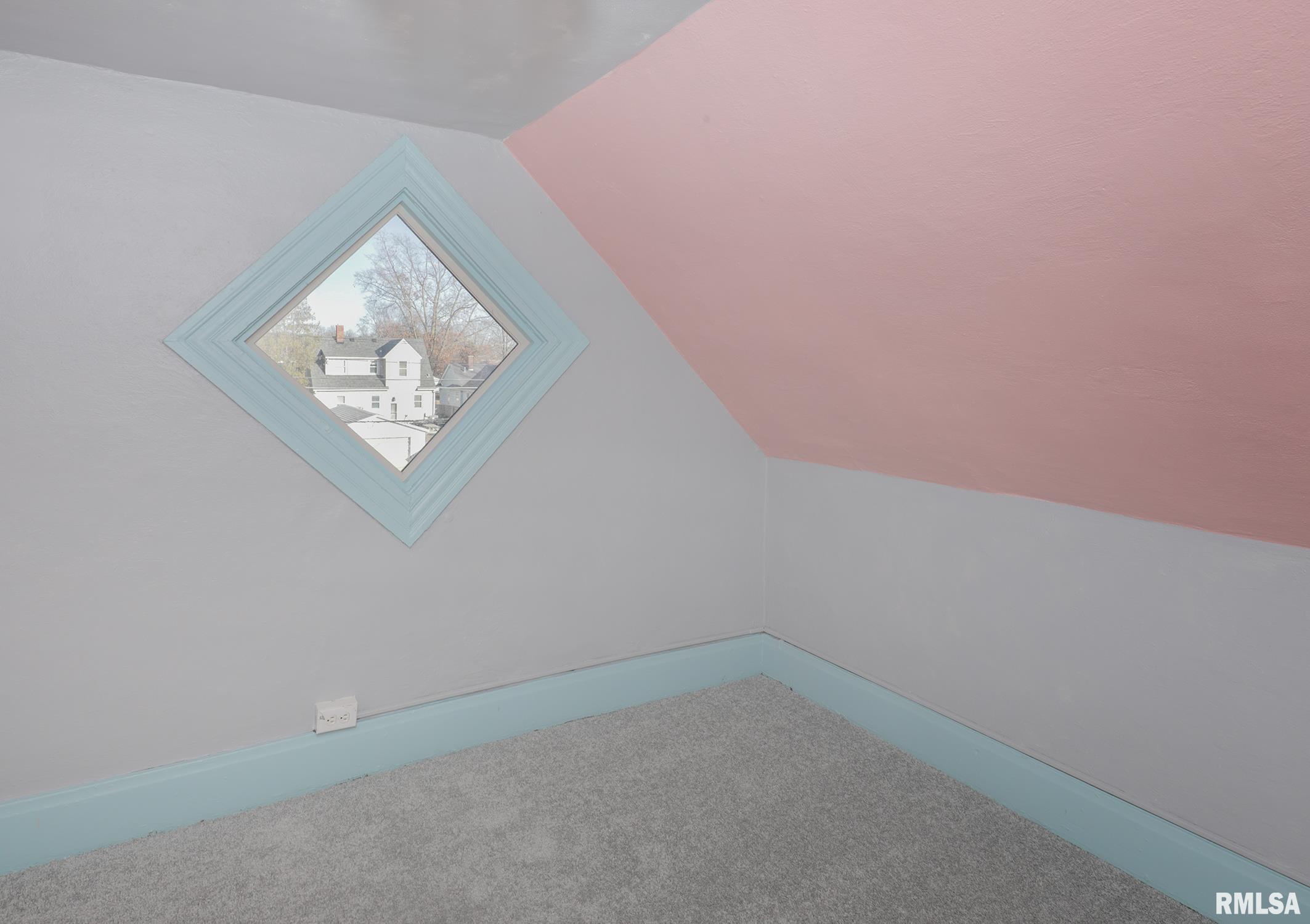 1529 42nd Street Property Photo 18