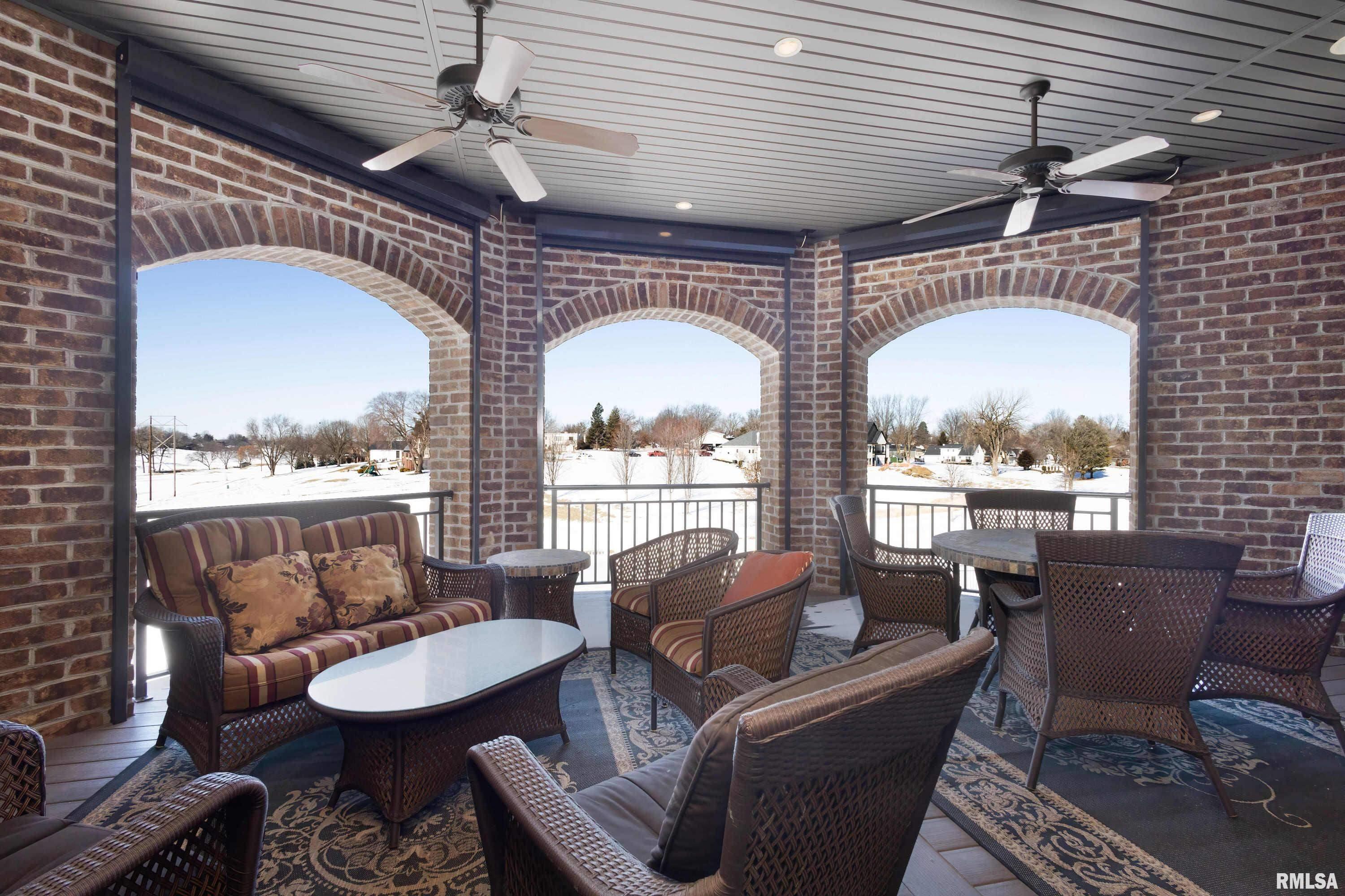 2711 Eagle Heights Court Property Photo 17