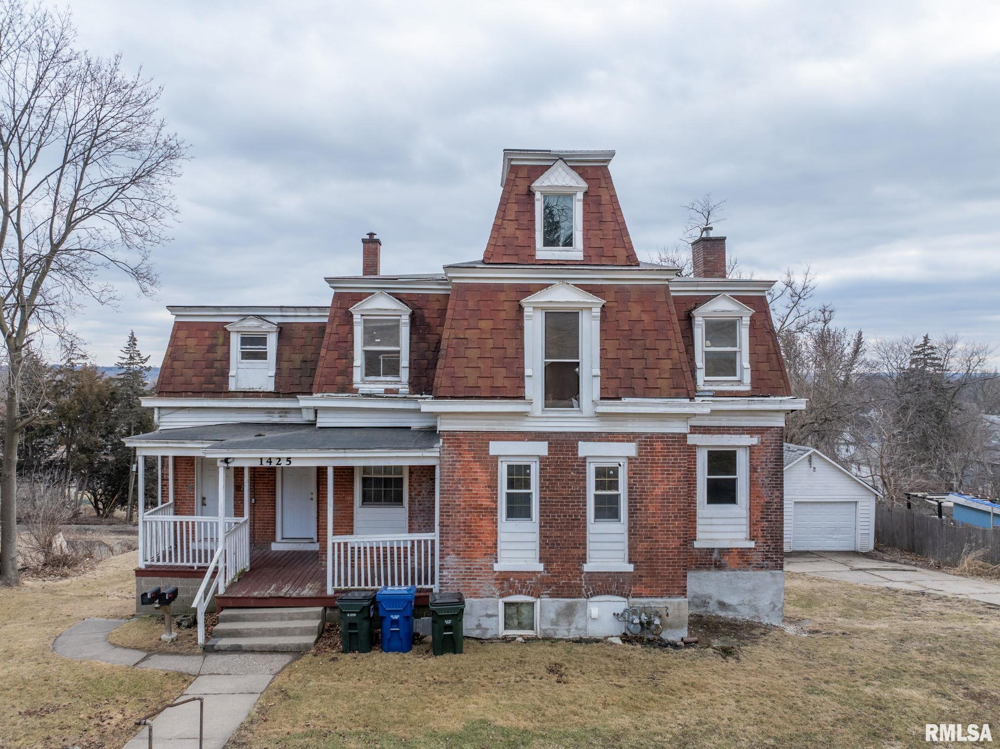 1425 W 10th Street Property Photo 1