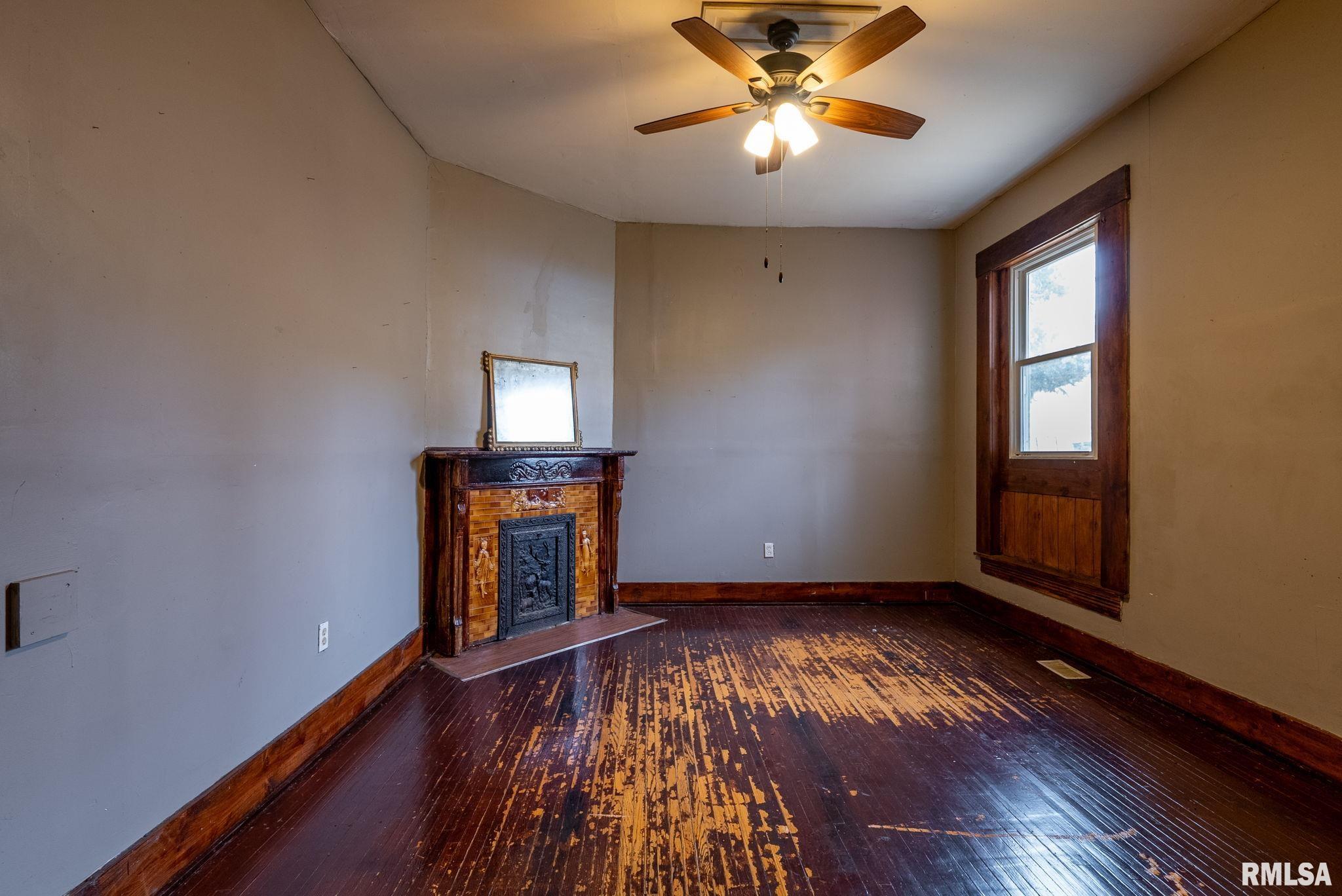 1425 W 10th Street Property Photo 7