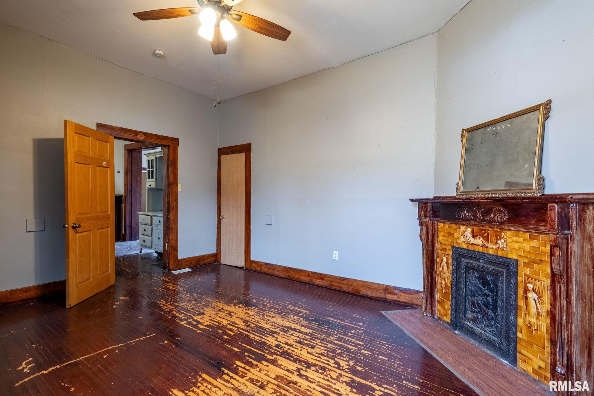 1425 W 10th Street Property Photo 8