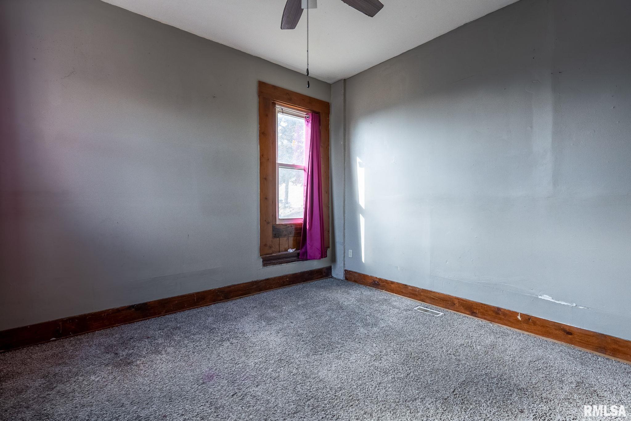 1425 W 10th Street Property Photo 16