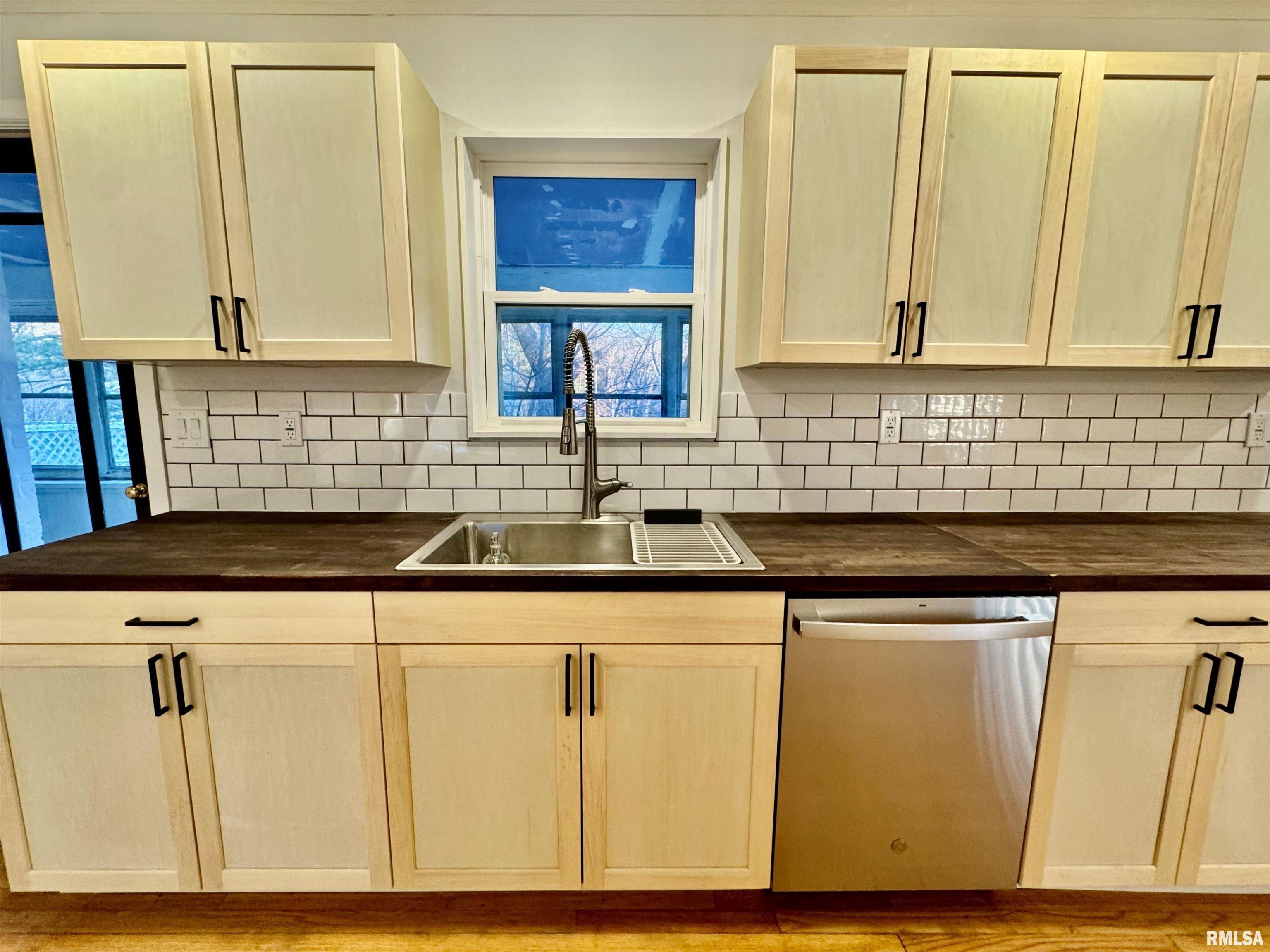 114 Dewhurst Street Property Photo 14