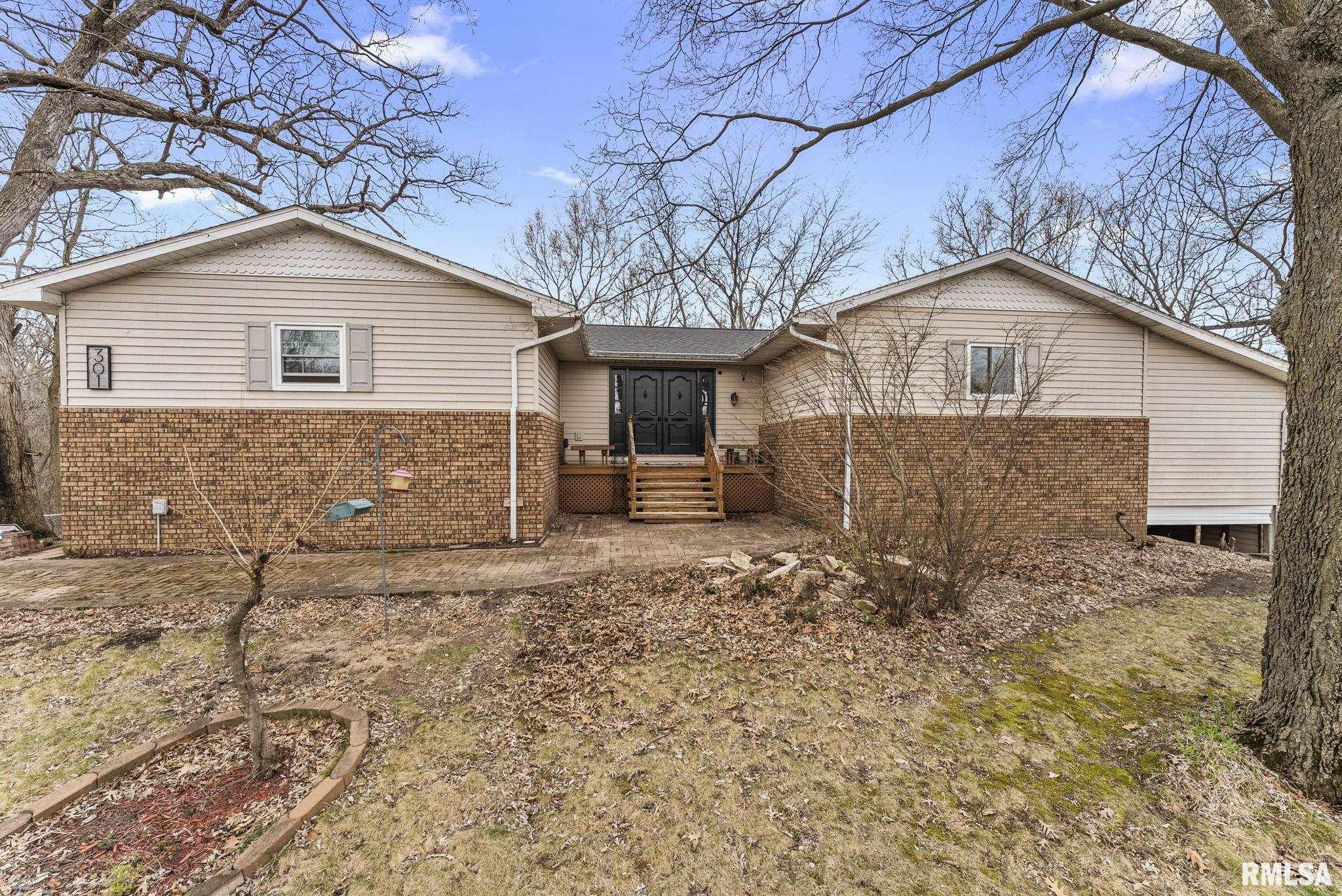 301 Bluff Street Property Photo