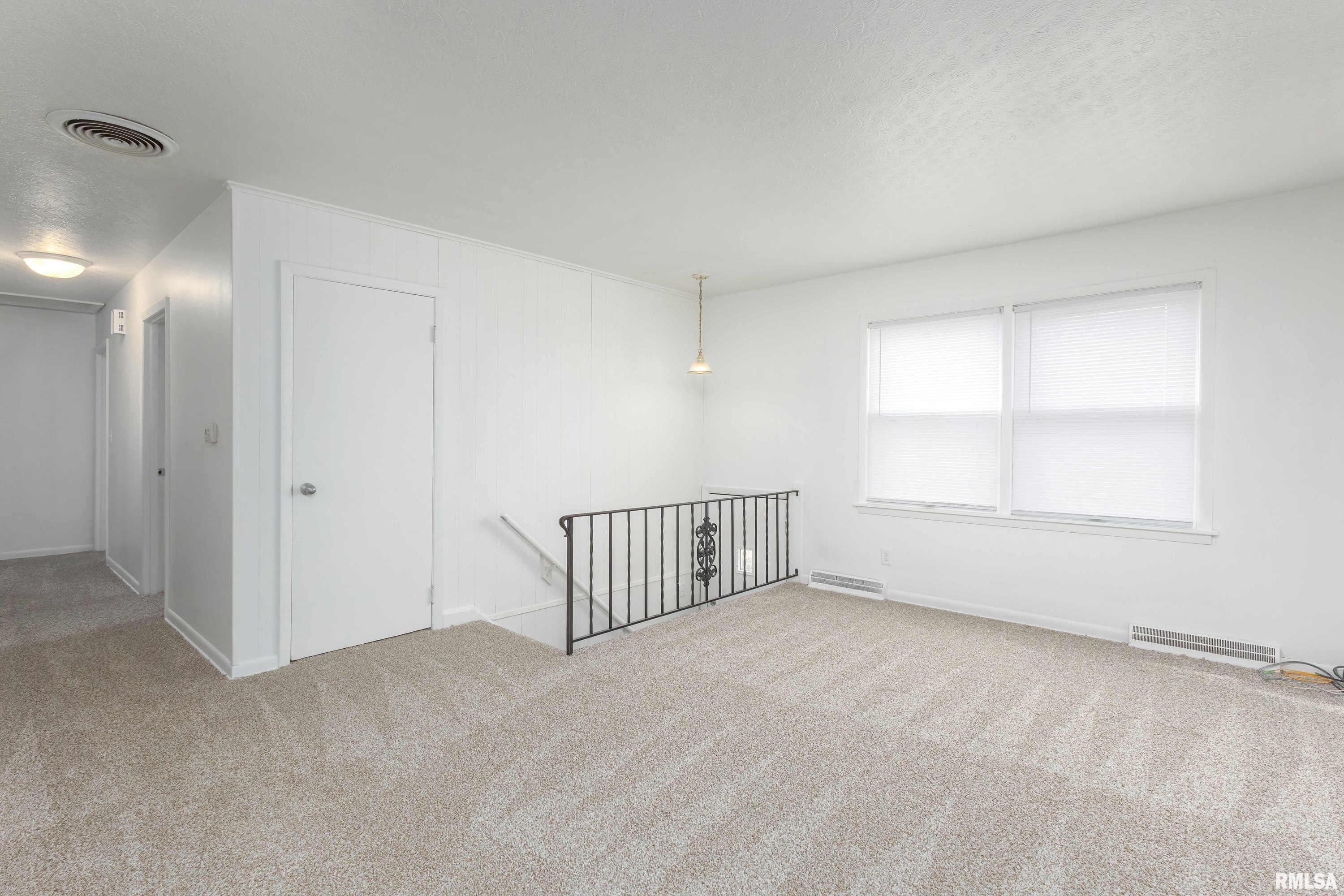 2419 N Division Street Property Photo 3
