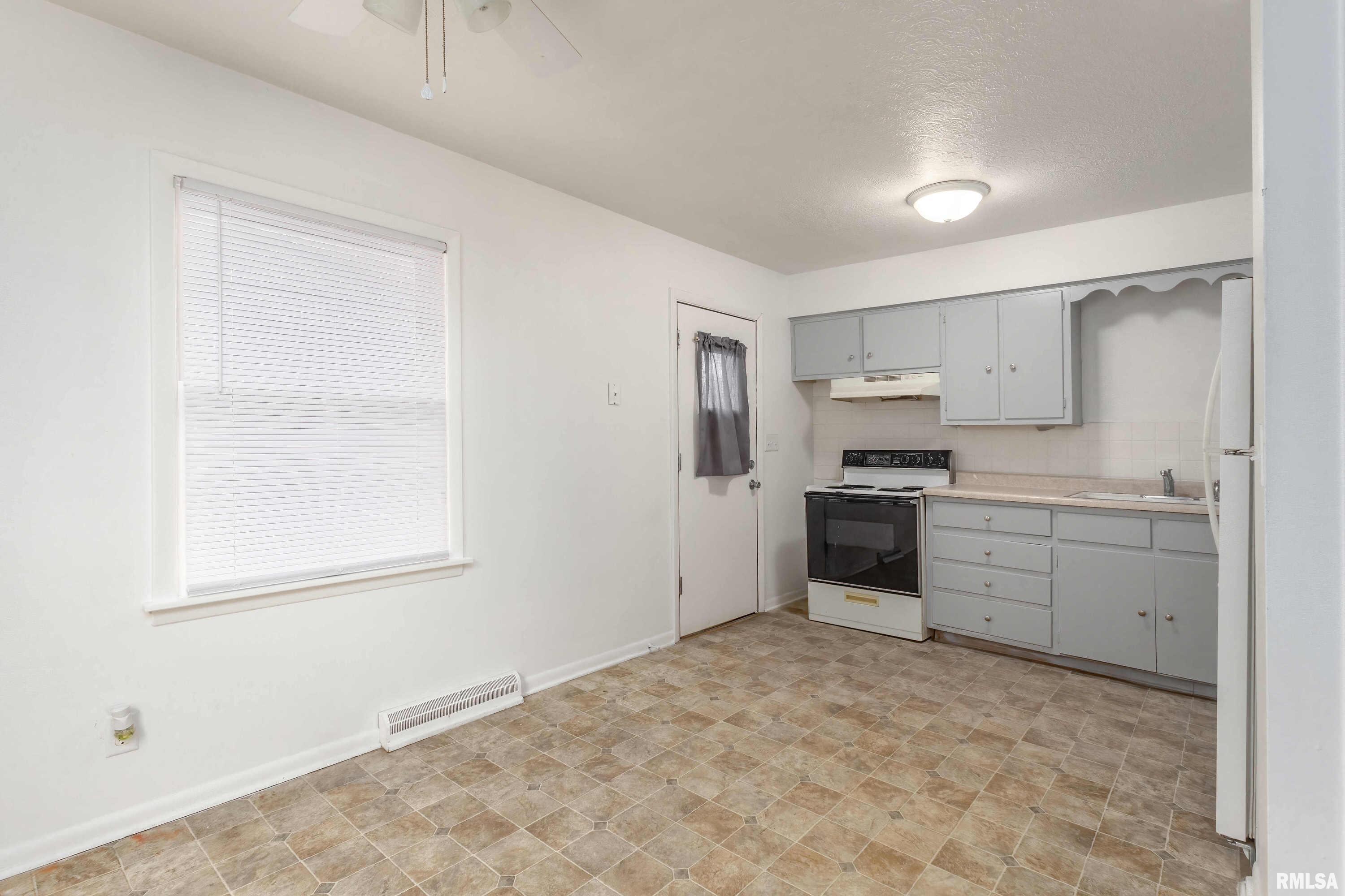 2419 N Division Street Property Photo 5