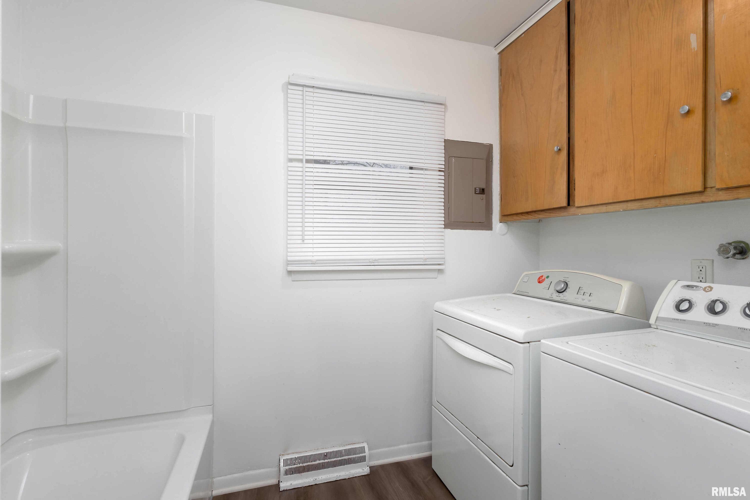2419 N Division Street Property Photo 9